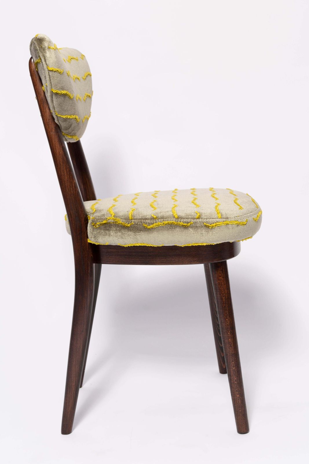 Twaalf Mid Century Stoelen Met Hartvormige Rugleuning, Bekleed Met Nouvelles Vagues Groen Fluweel, Europa, Ca. Jaren 1960 photo Meubels