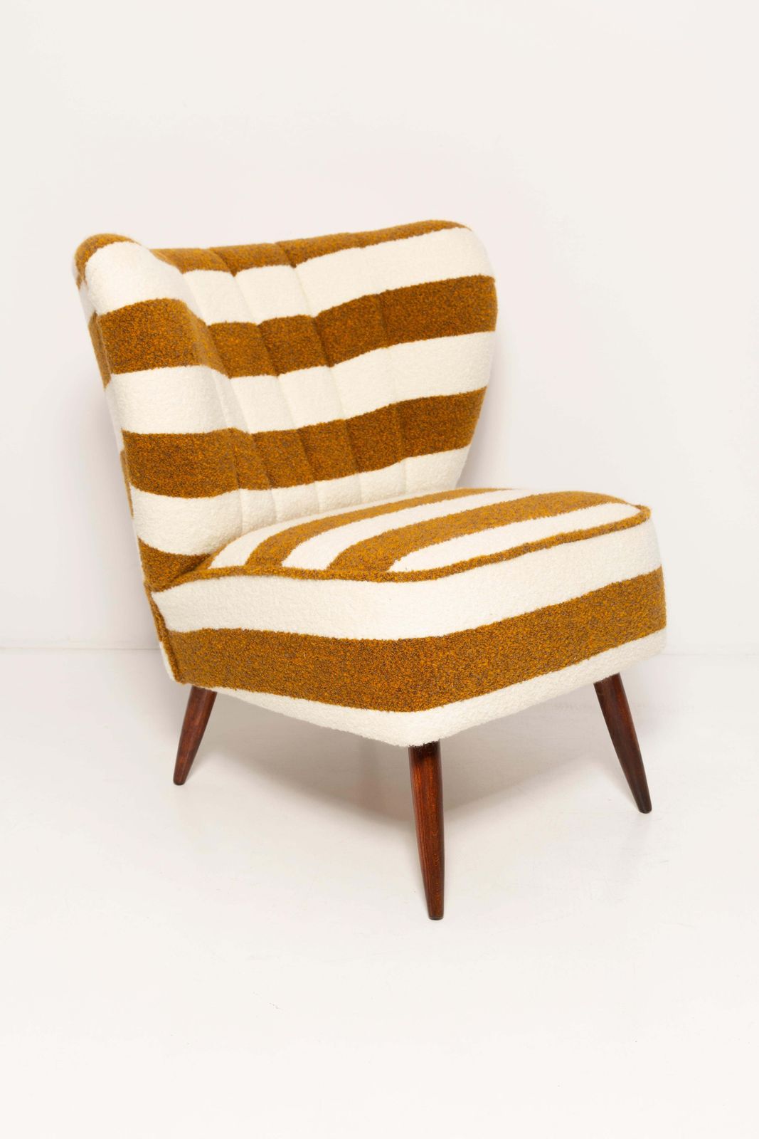 Paar Mid Century Witte En Mosterdgele Bouclé Club Fauteuils, Europa, Jaren 1960 photo 3061.0