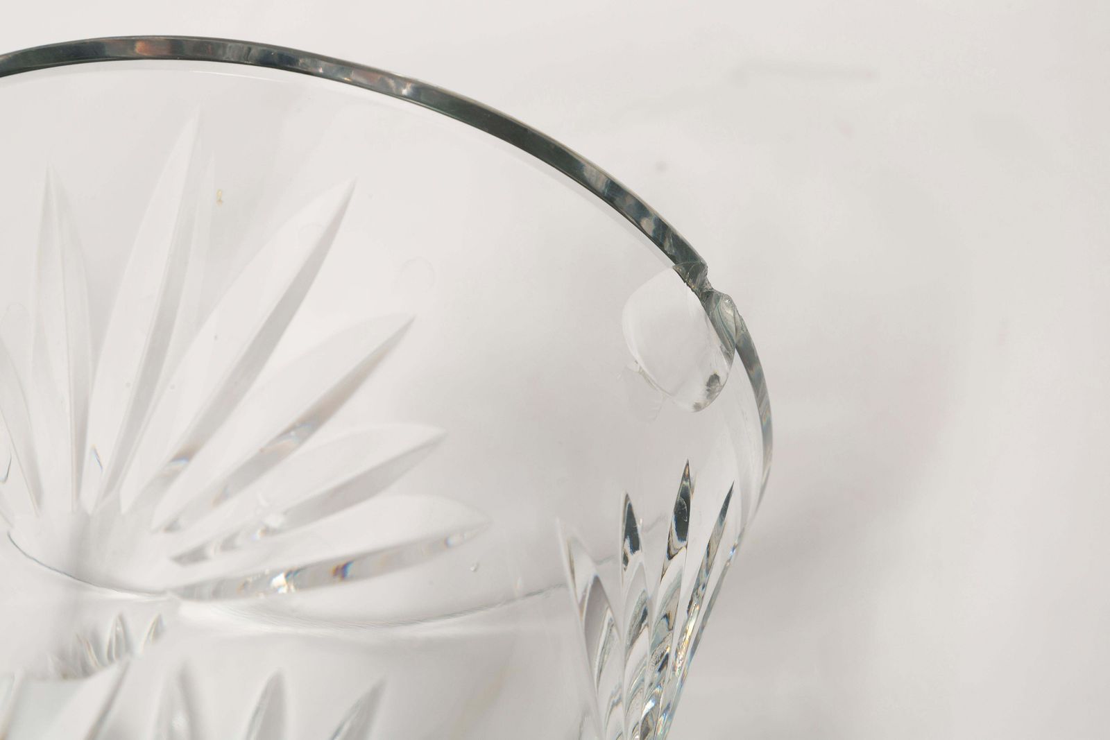 photo furniture Mid Century Vintage Transparent And Green Crystal Vase, Italy, 1960s