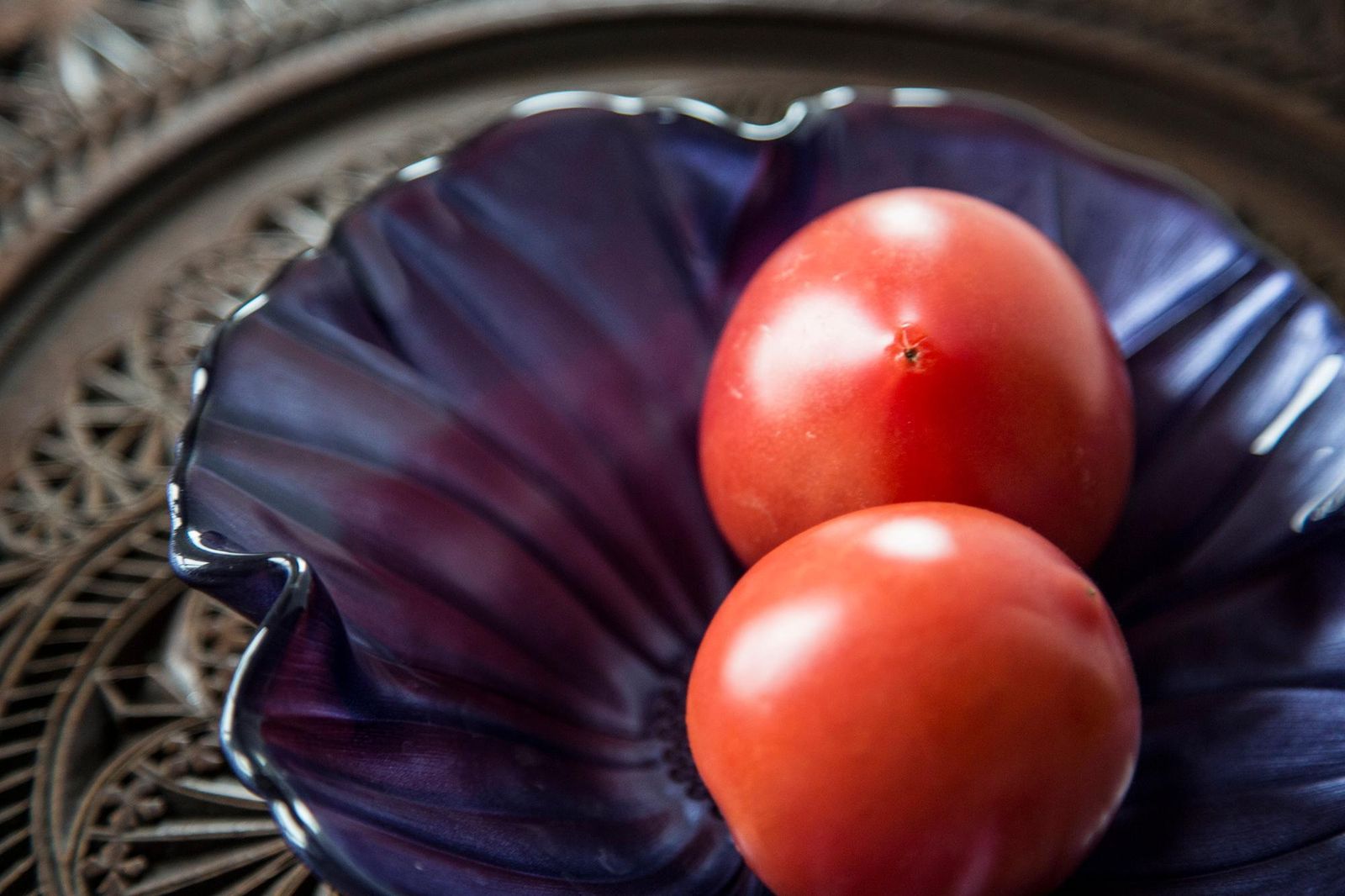 Midcentury Vintage Violet Purple Flower Decorative Glass Plate, Italy, 1960s photo vinterior