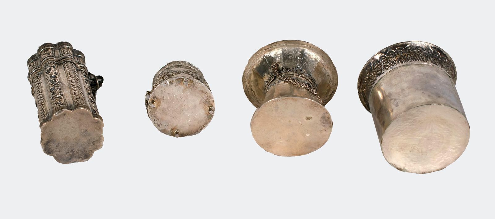 Four Vessels With Indonesian Lids In Repoussé Silver photo 992.0