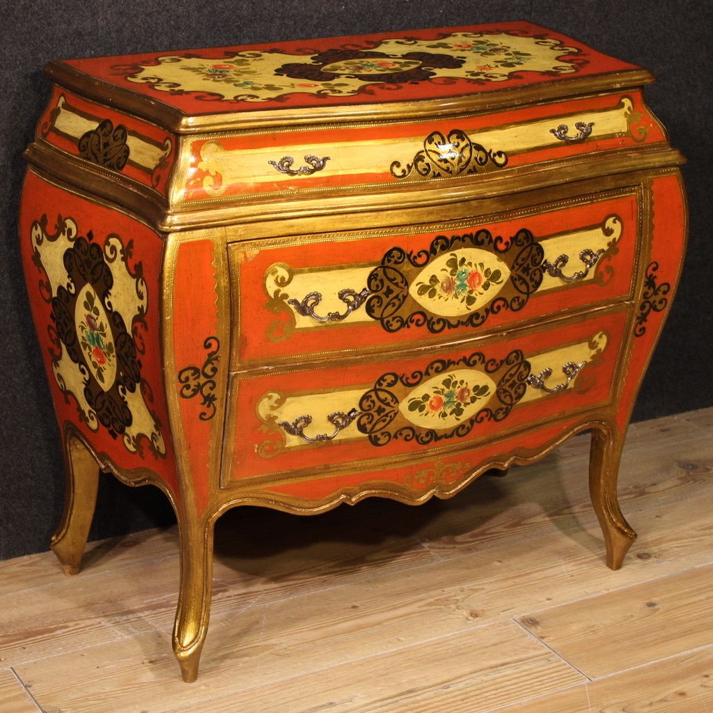 Small Lacquered Dresser In Tuscan Style From The 20th Century