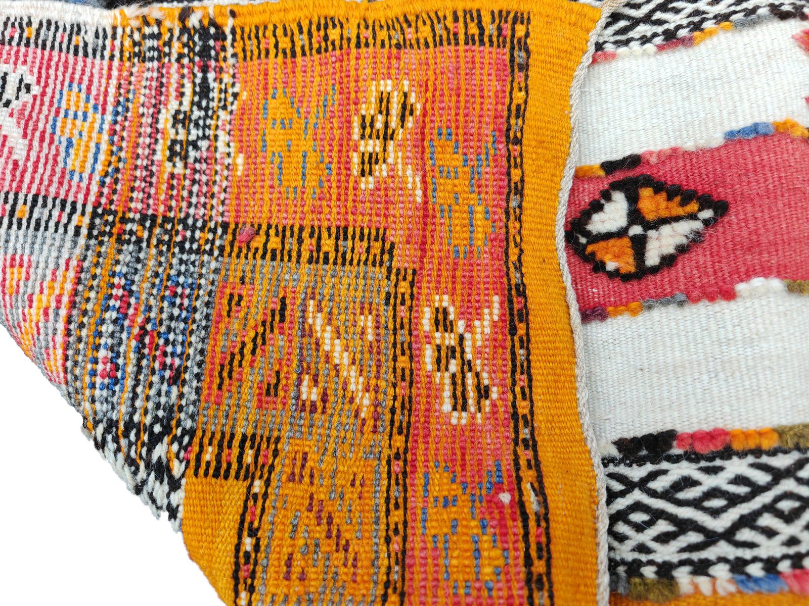 R123  No Custom Fee Charge. Handmade Moroccan Vintage Rug 205x114 Cm Berber Carpet photo furniture