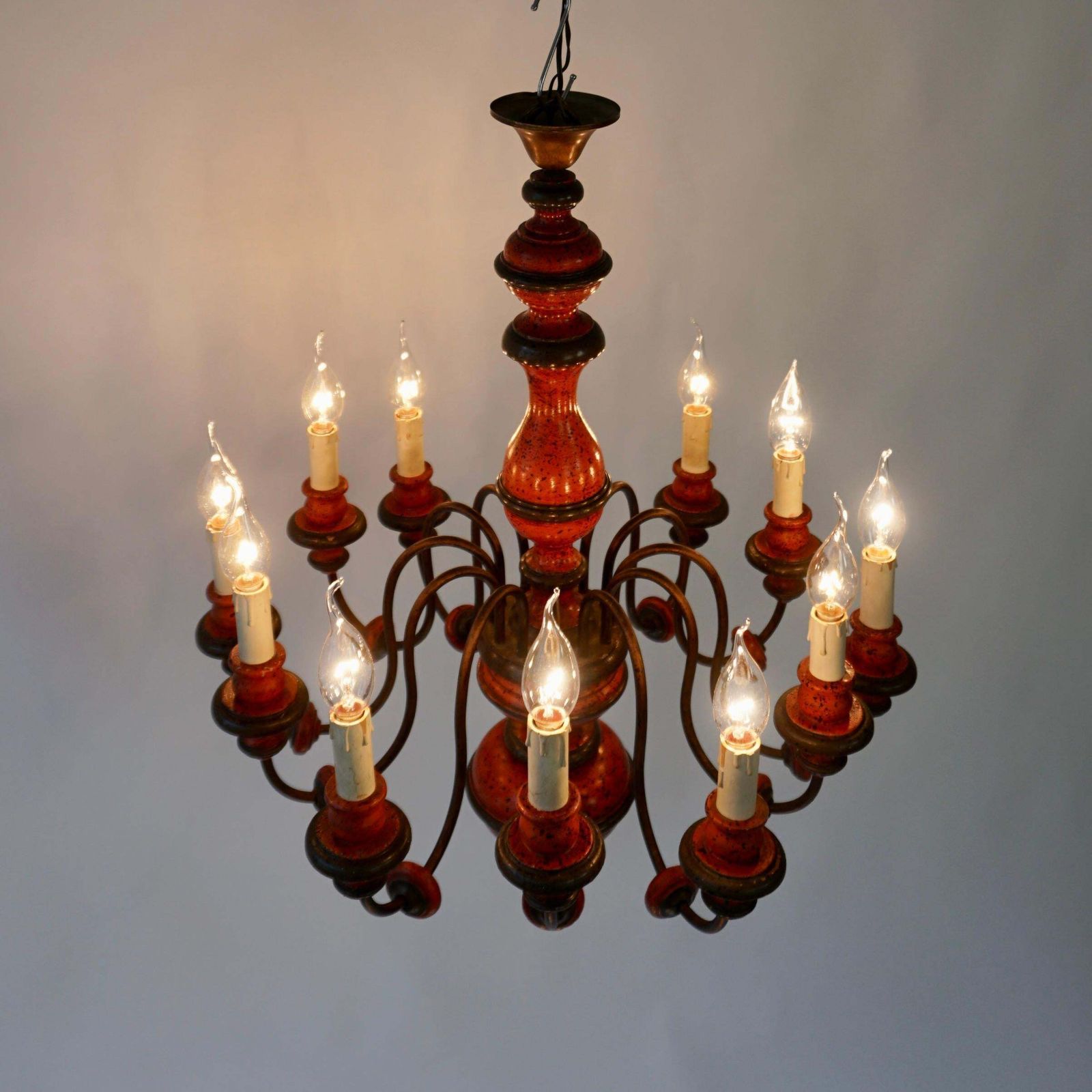 photo furniture Mid Century Red Lacquered Wood 12 Lights Chandelier