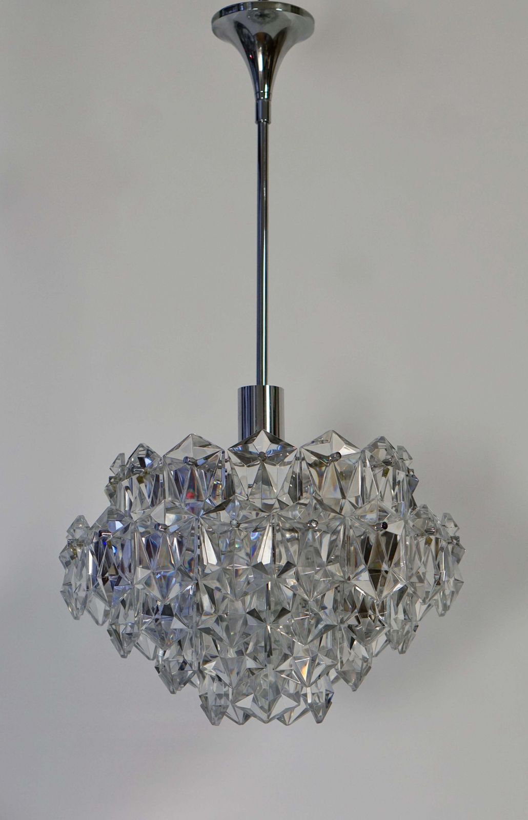 photo furniture Chandelier Made Out Of Cut Crystal Glasses
