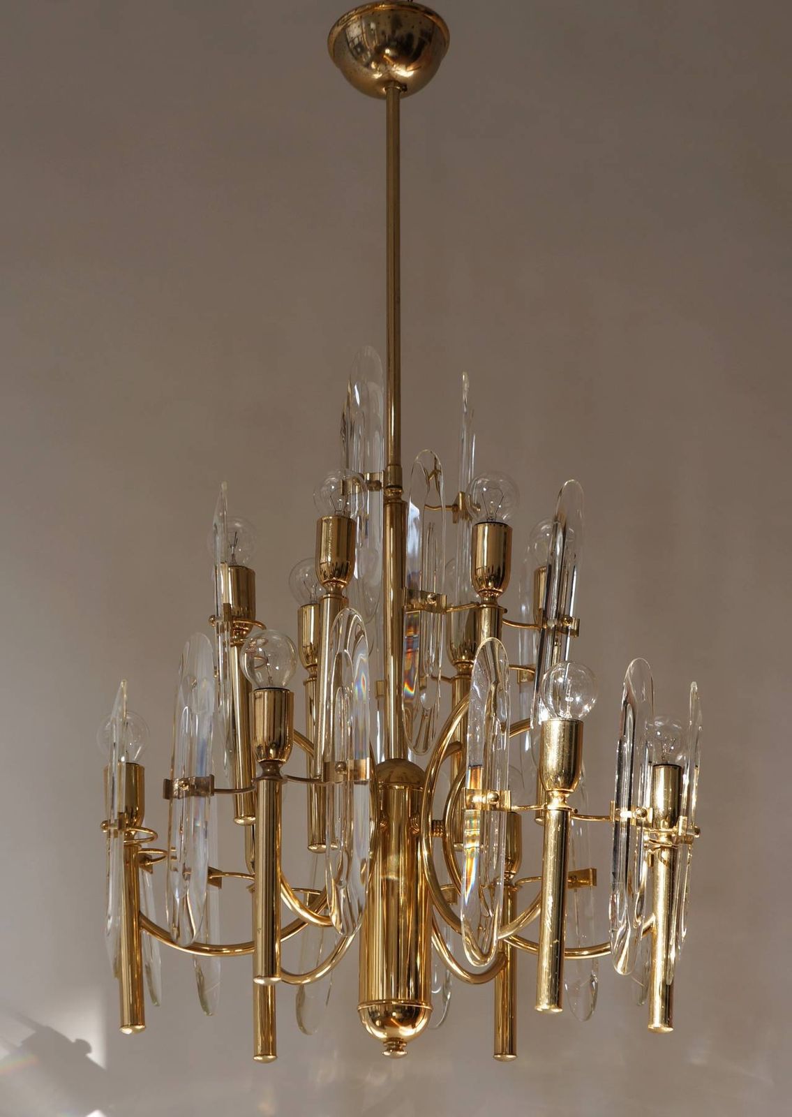 Mid Century Modernist Crystal Glass And Brass Sciolari Chandelier photo vinterior
