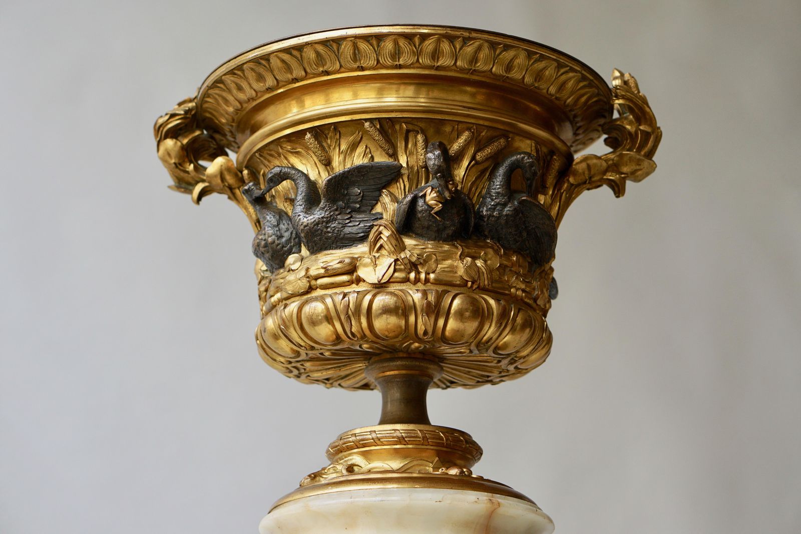 photo vintage Exceptional Napoleon III Gilt Bronze And Onyx Swan Centerpiece Urn, France