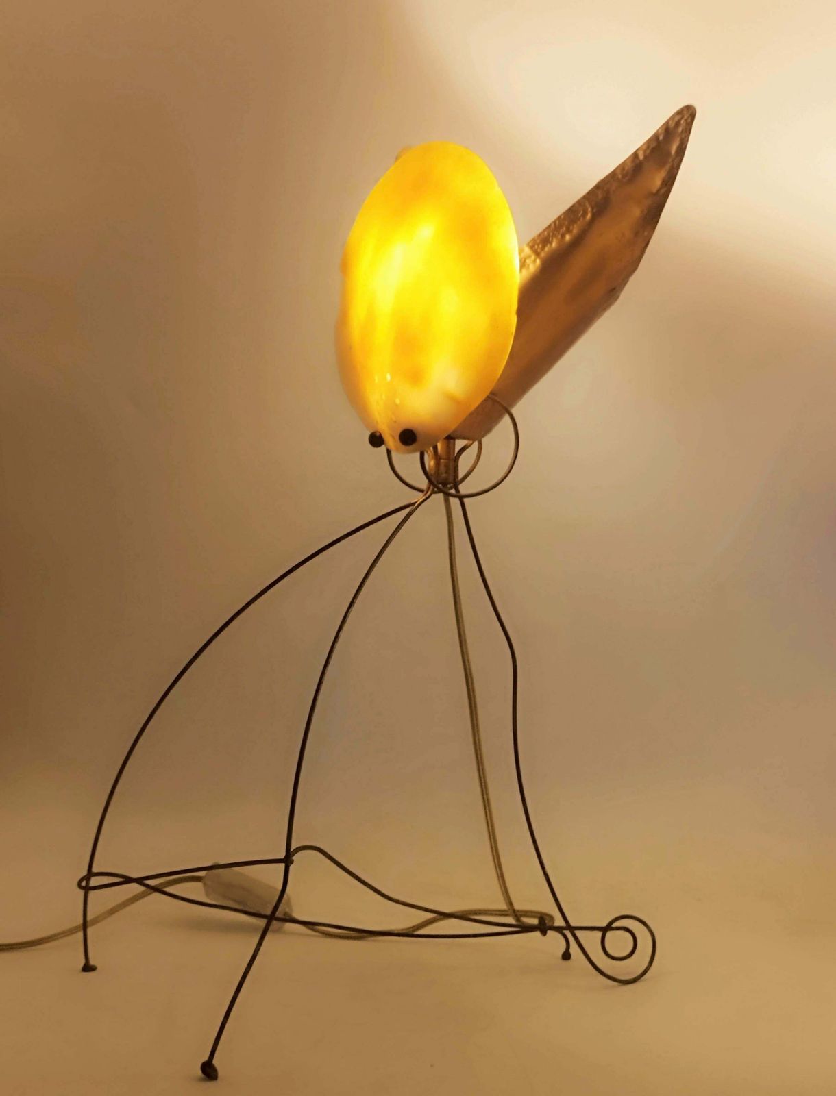 Copper And Mother Of Pearl Flower Shaped Table Lamp, Italy 1970s photo vinterior