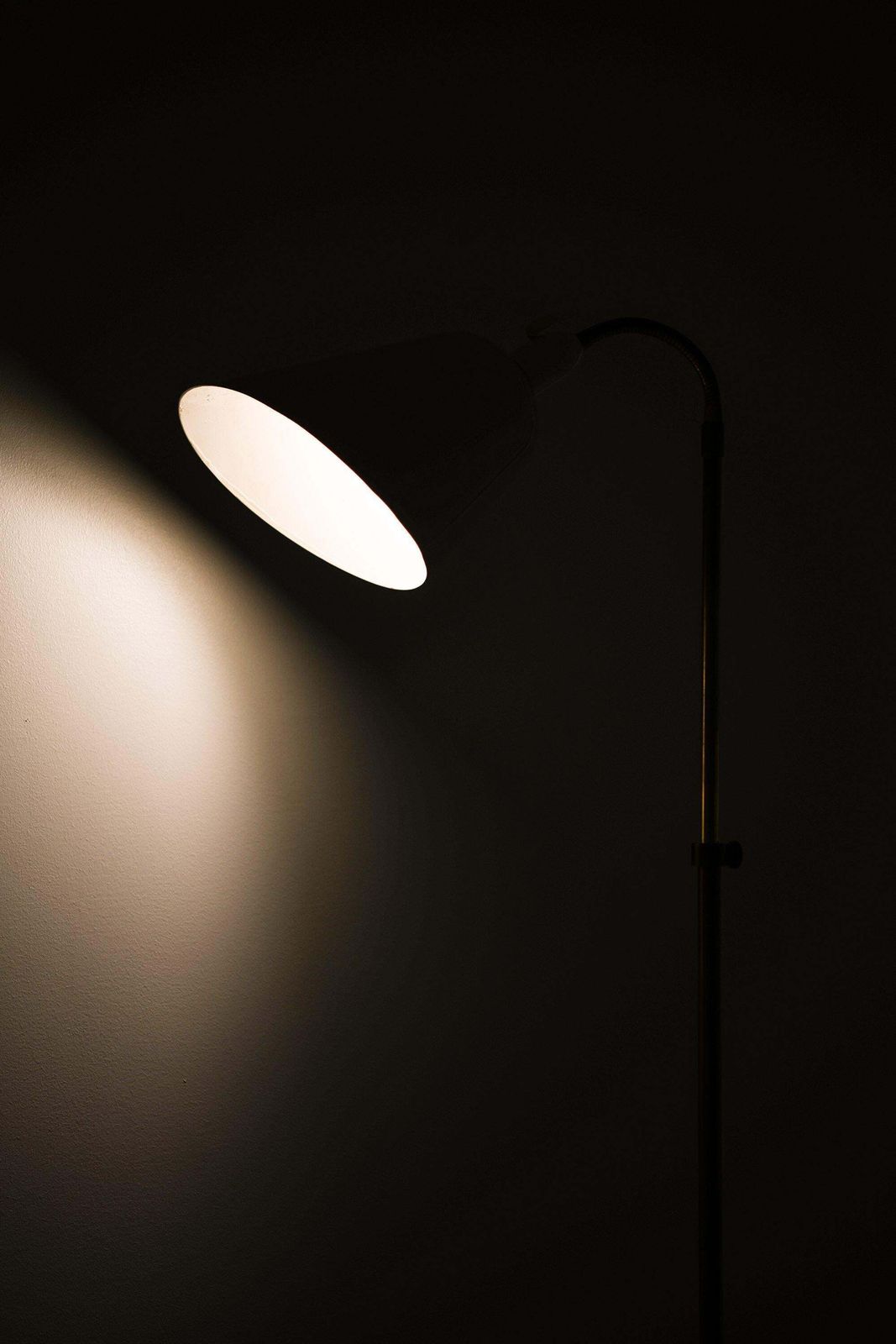 Early Floor Lamp In Brass And Lacquered Metal By Arne Jacobsen, 1950's photo buy