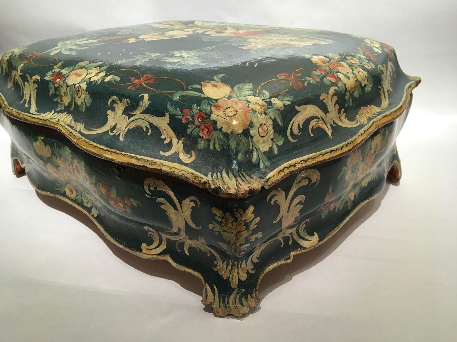 photo vintage 1750 Venezia Italy Blue Lacquered Wooden Box With Flowers And Figures