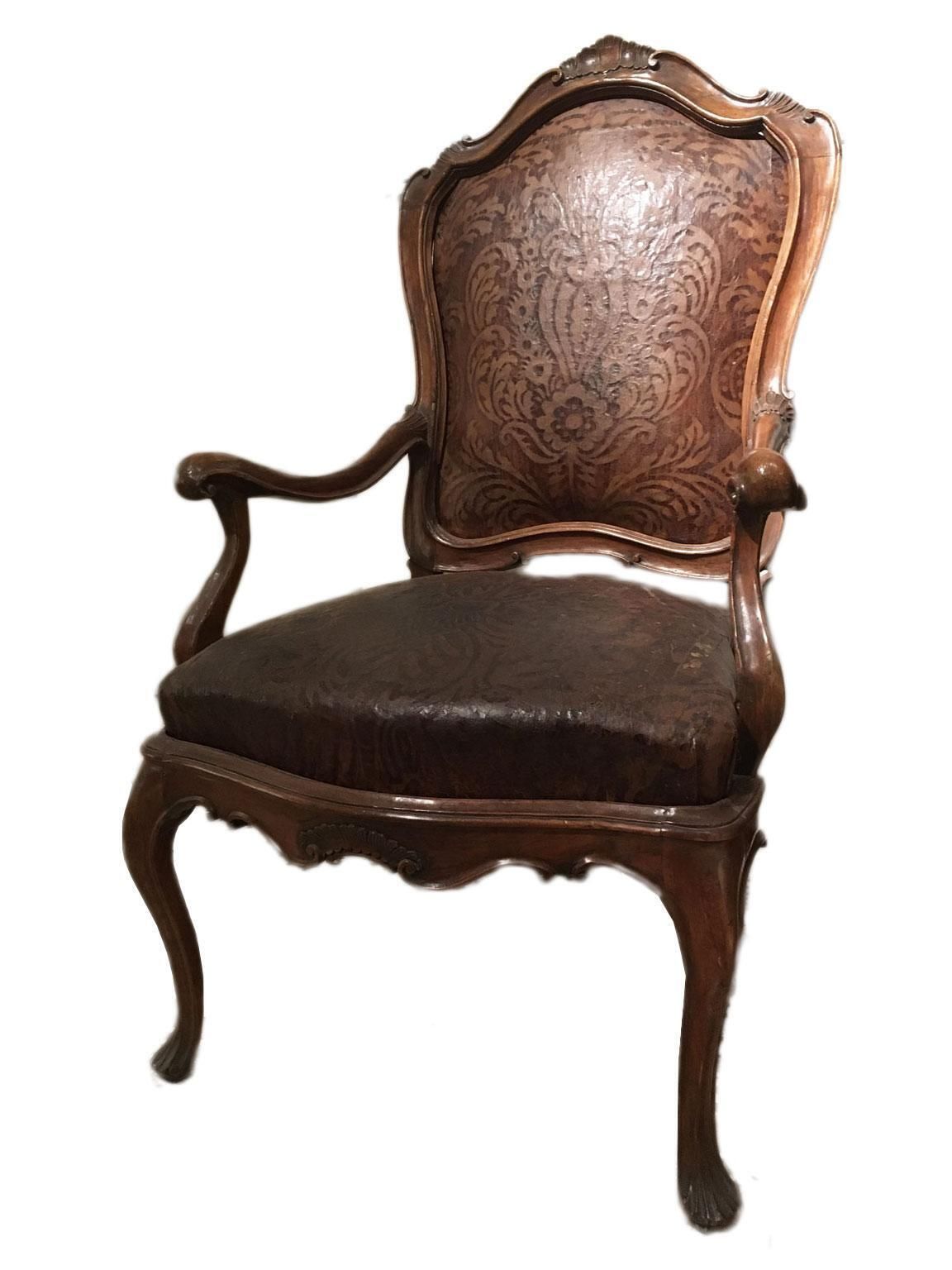 1750 Venezia Pair Of Armchairs In Carved Walnut Original Embossed Leather Covers photo for sale