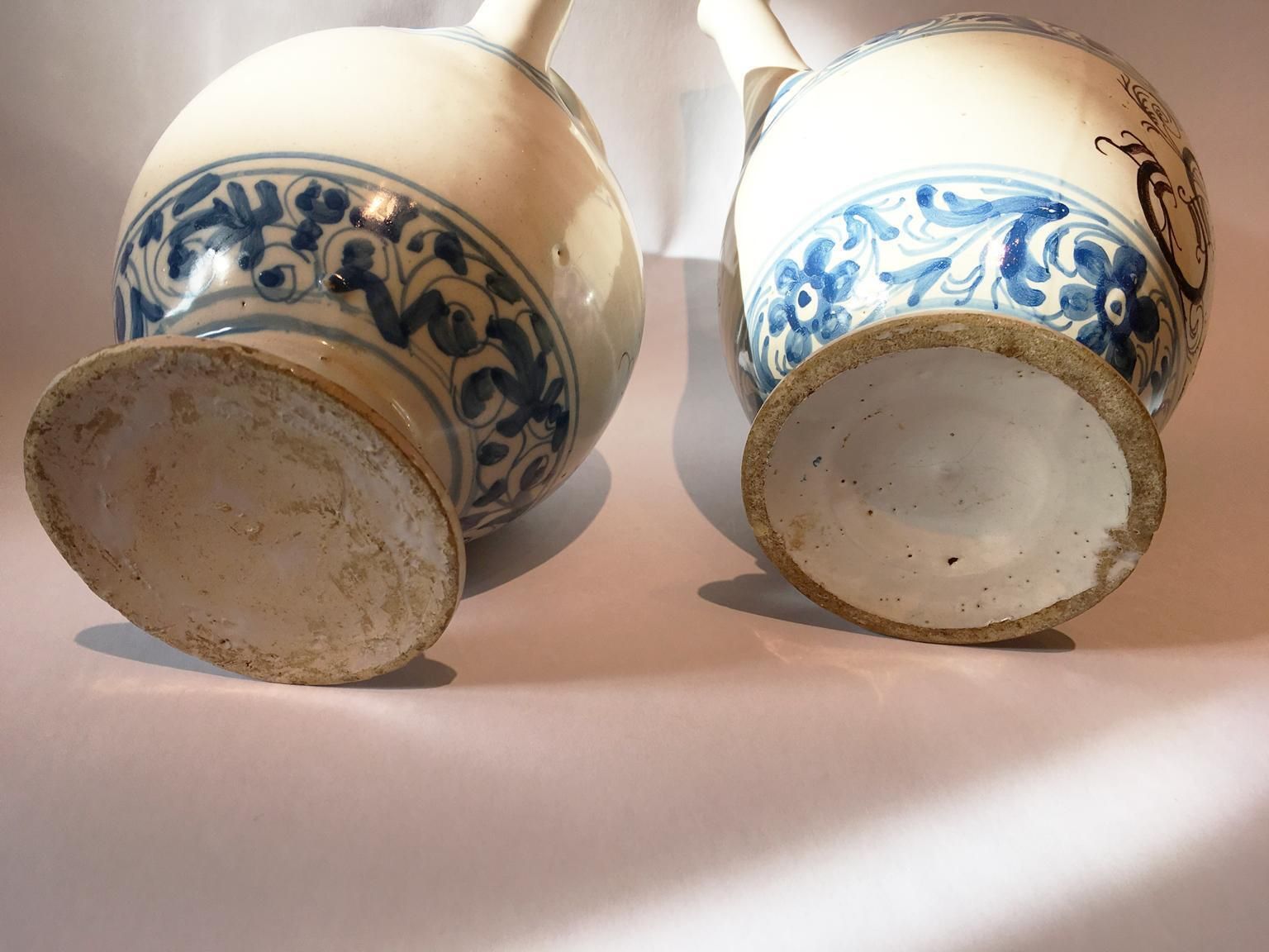 photo buy Italy Mid 18th Century Pair Of Ceramic Carafes In White And Blue For Pharmacy