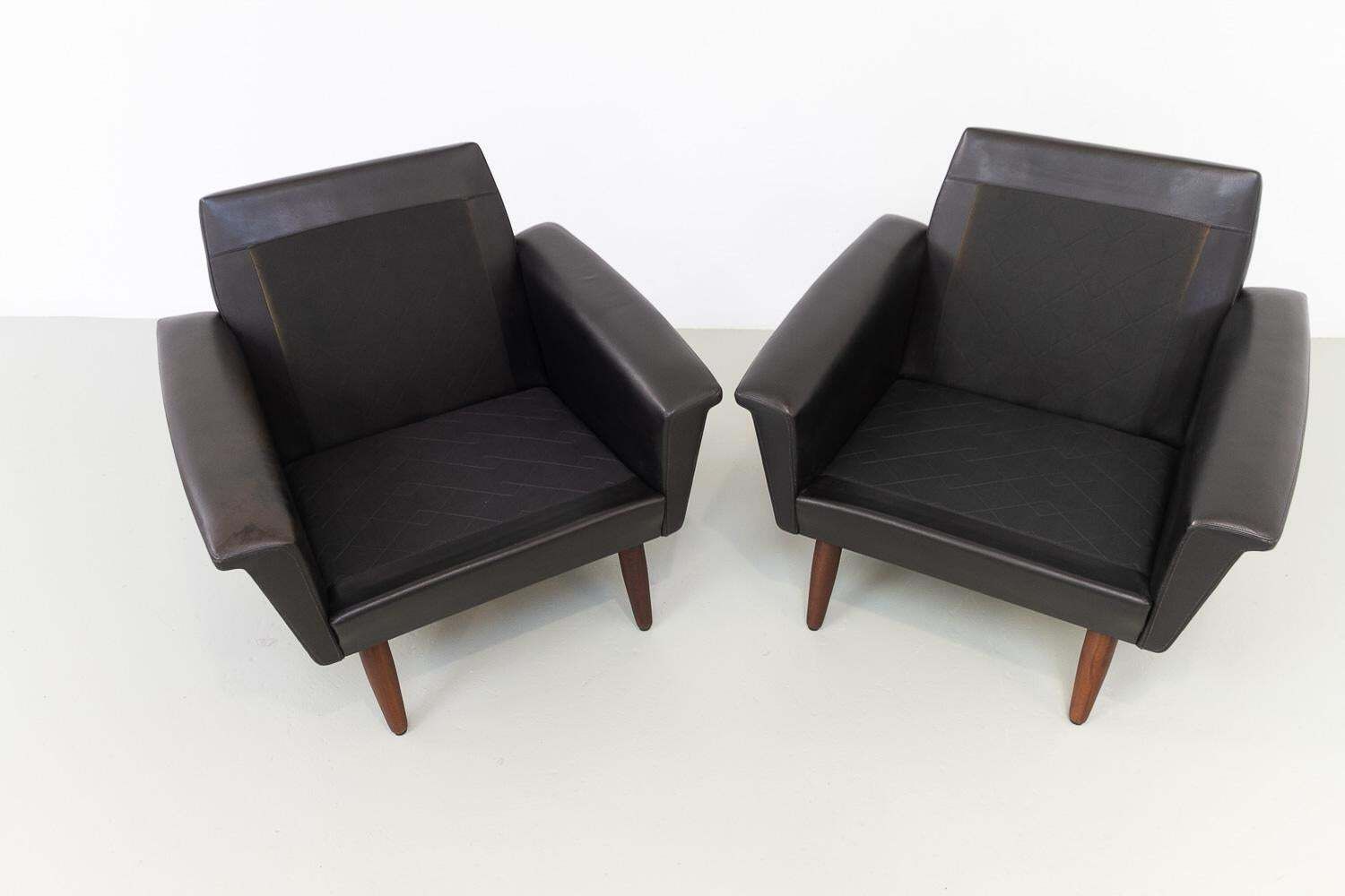 photo vintage Mid Century Danish Black Leather Lounge Chairs By Thams, 1960s. Set Of 2.
