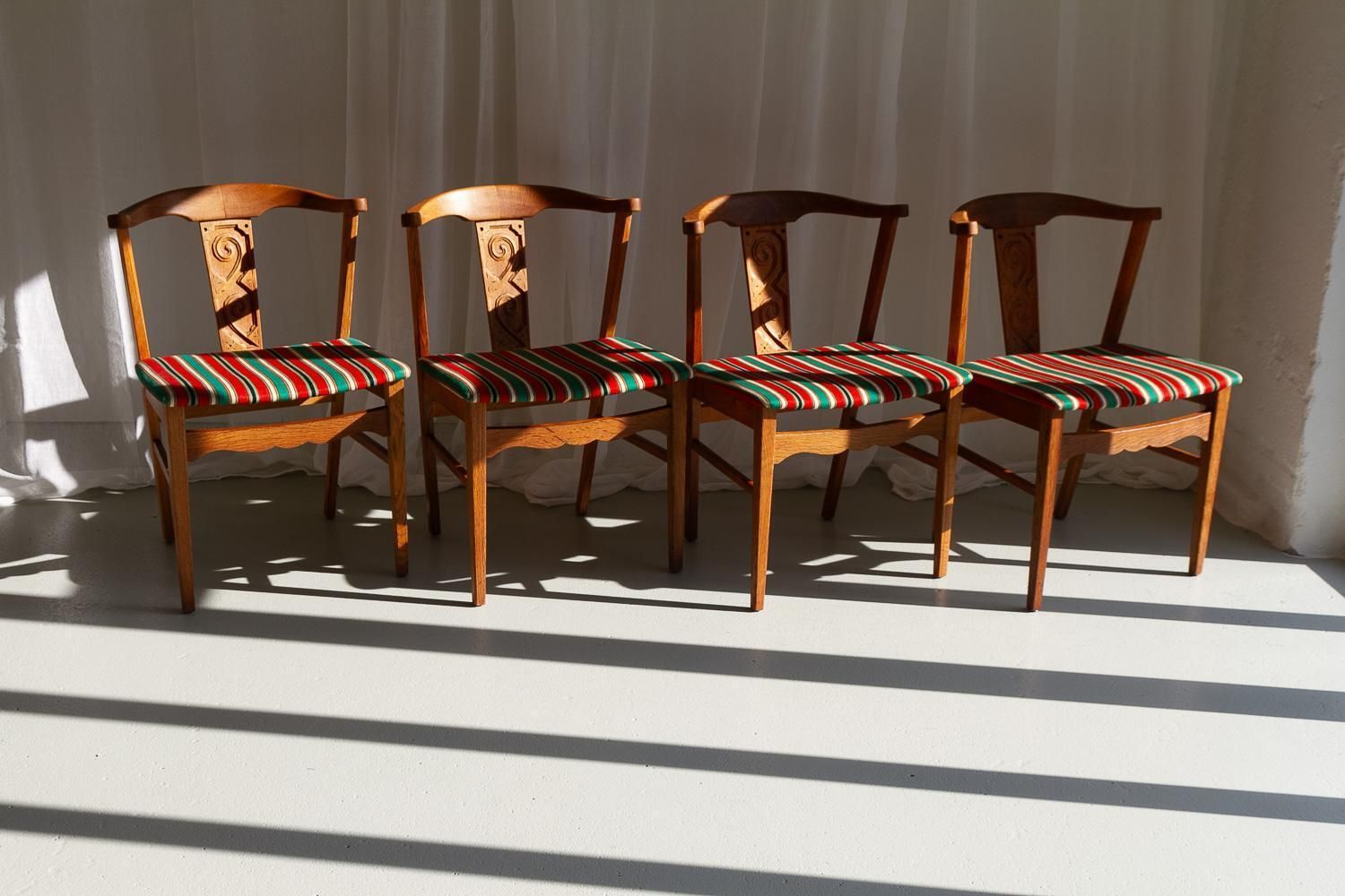 photo vintage Vintage Danish Oak Dining Chairs By Kjærnulf, 1960s. Set Of 4.