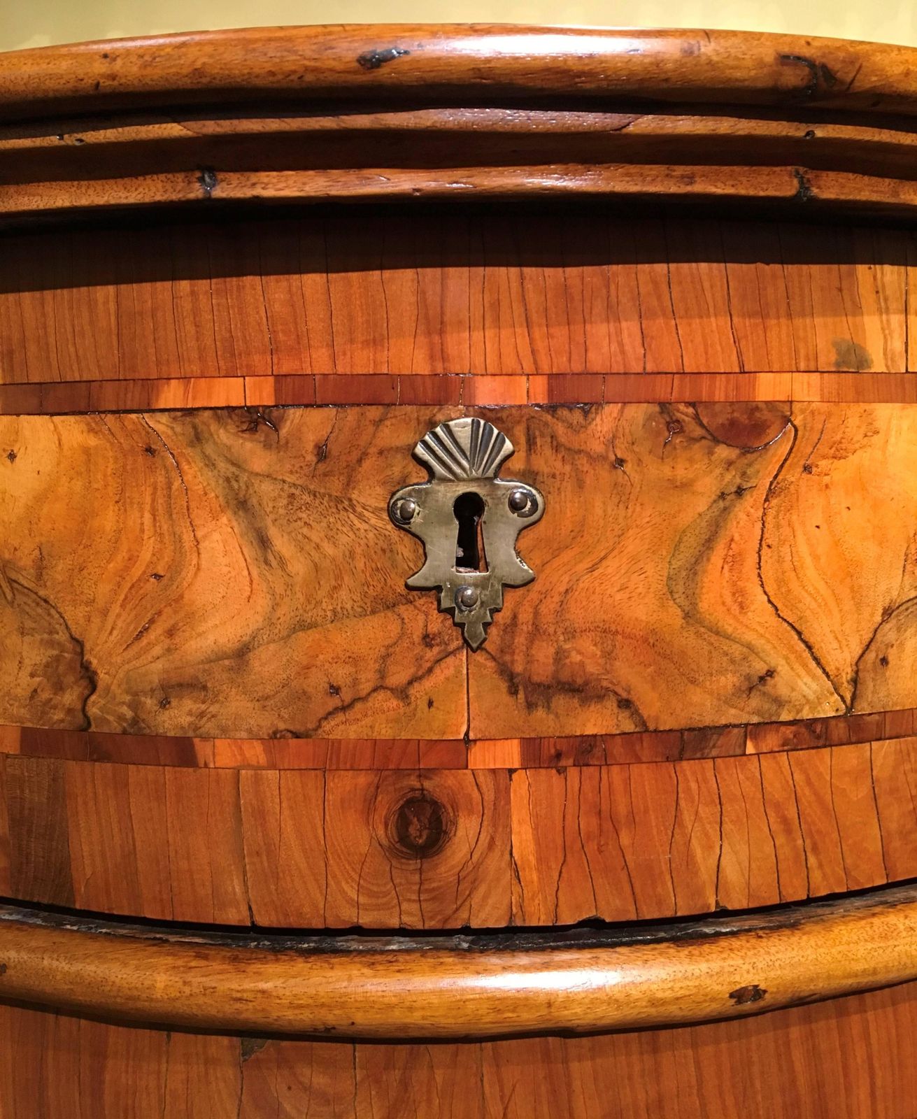 Italy Venezia 18th Century Baroque Olive And Briar Wood Chest Of Drawers photo 38244.0