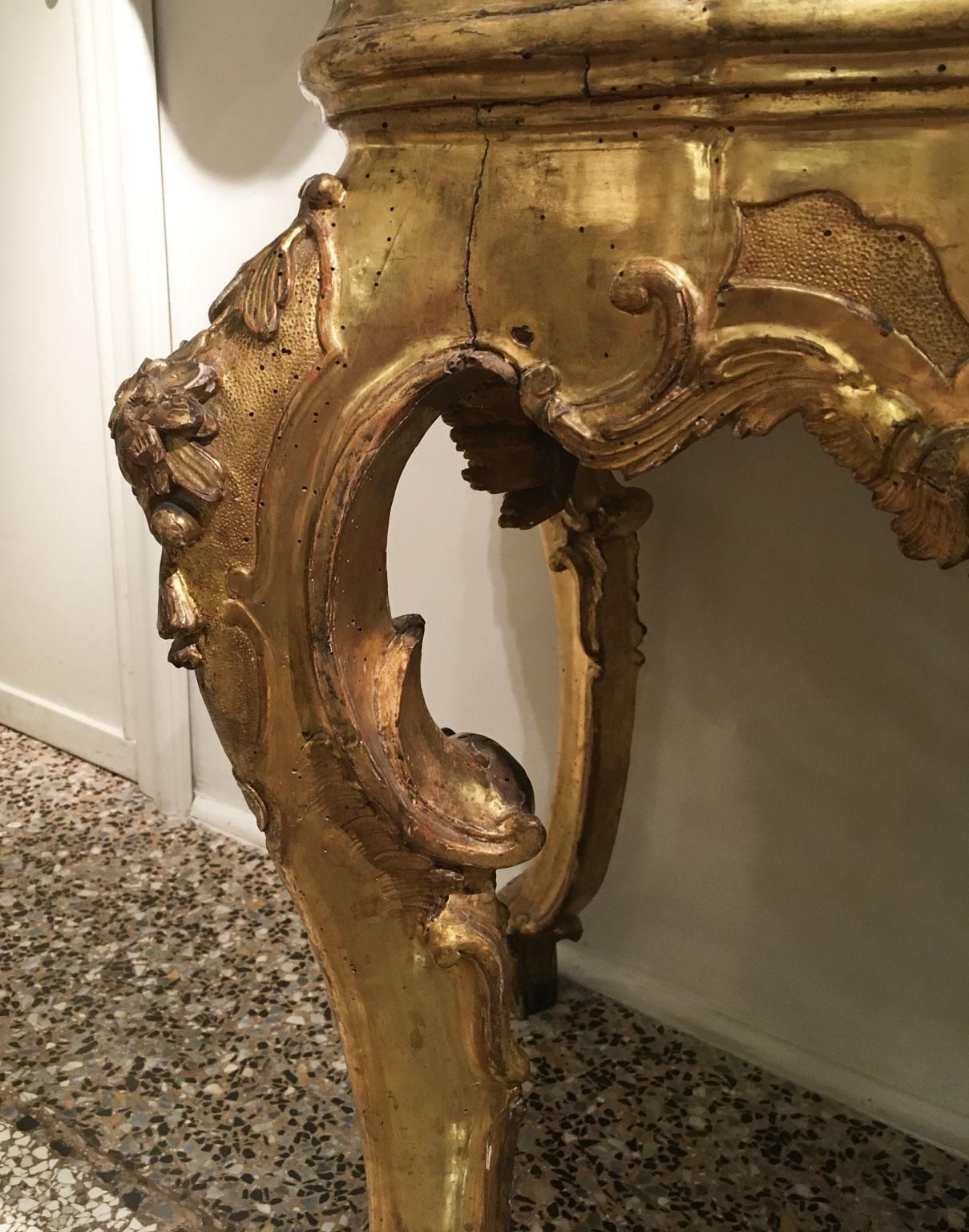 photo vinterior 1725 Venezia Italy Giltwood Engraved Console With Onyx  Marble Top