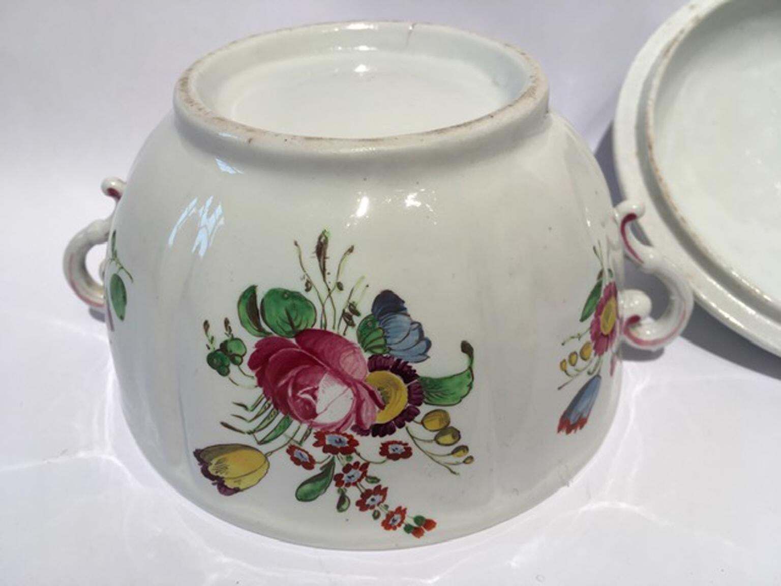 photo furniture Italy 18th Century Richard Ginori Porcelain Covered Cup Or Sugar Bowl