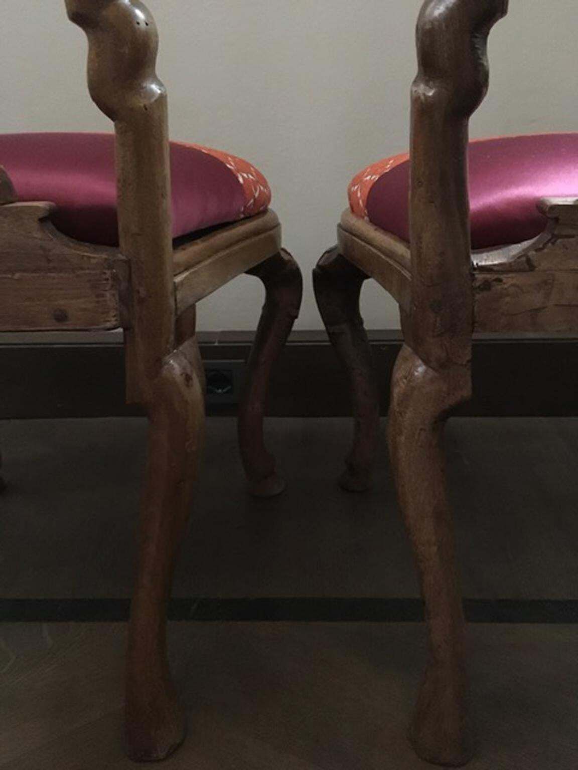 5949.0 Italy Mid 18th Century Wooden Pair Of Dining Chairs Hand Carved photo