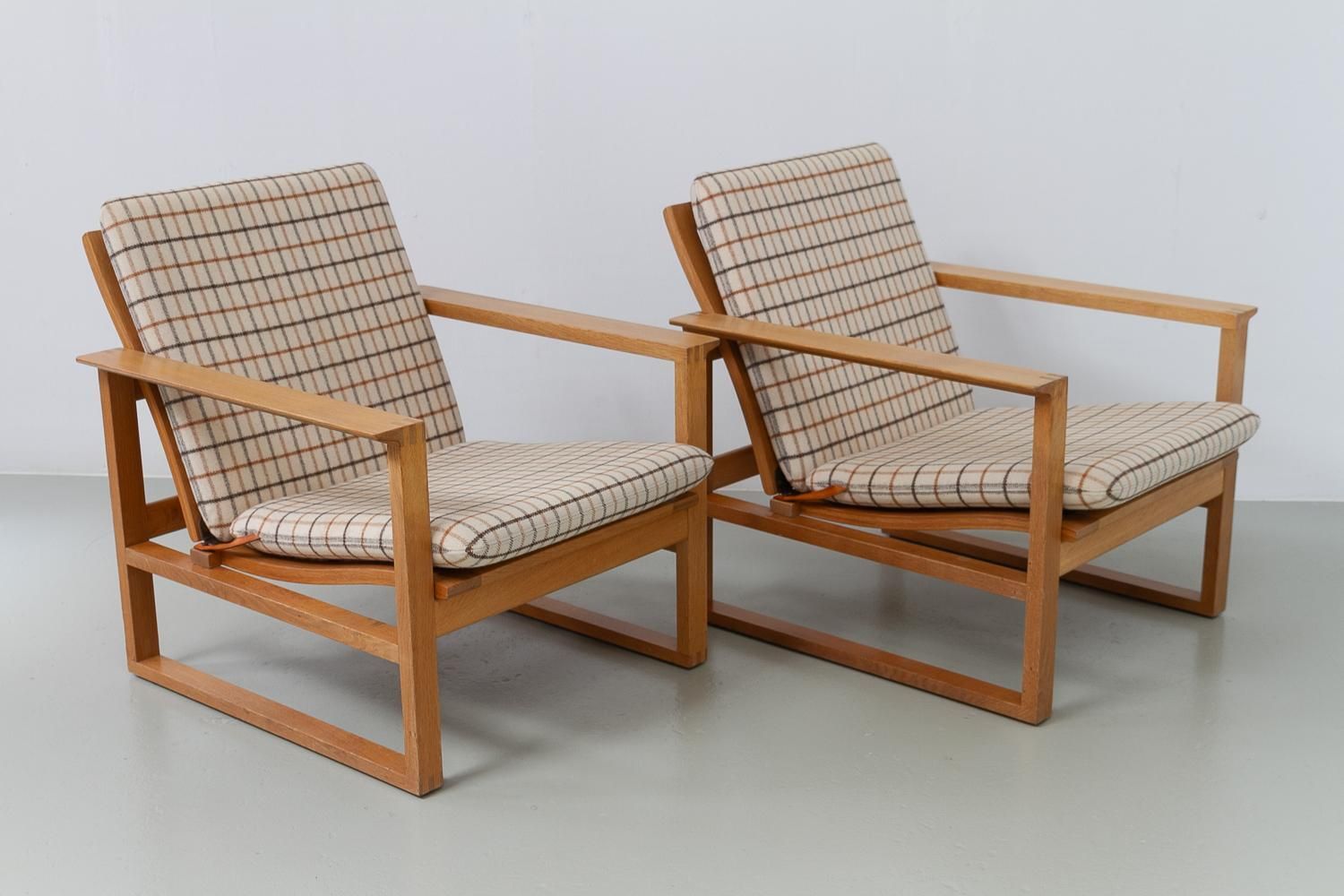 Børge Mogensen Model 2256 Lounge Chairs, 1960s. Set Of 2. photo vintage