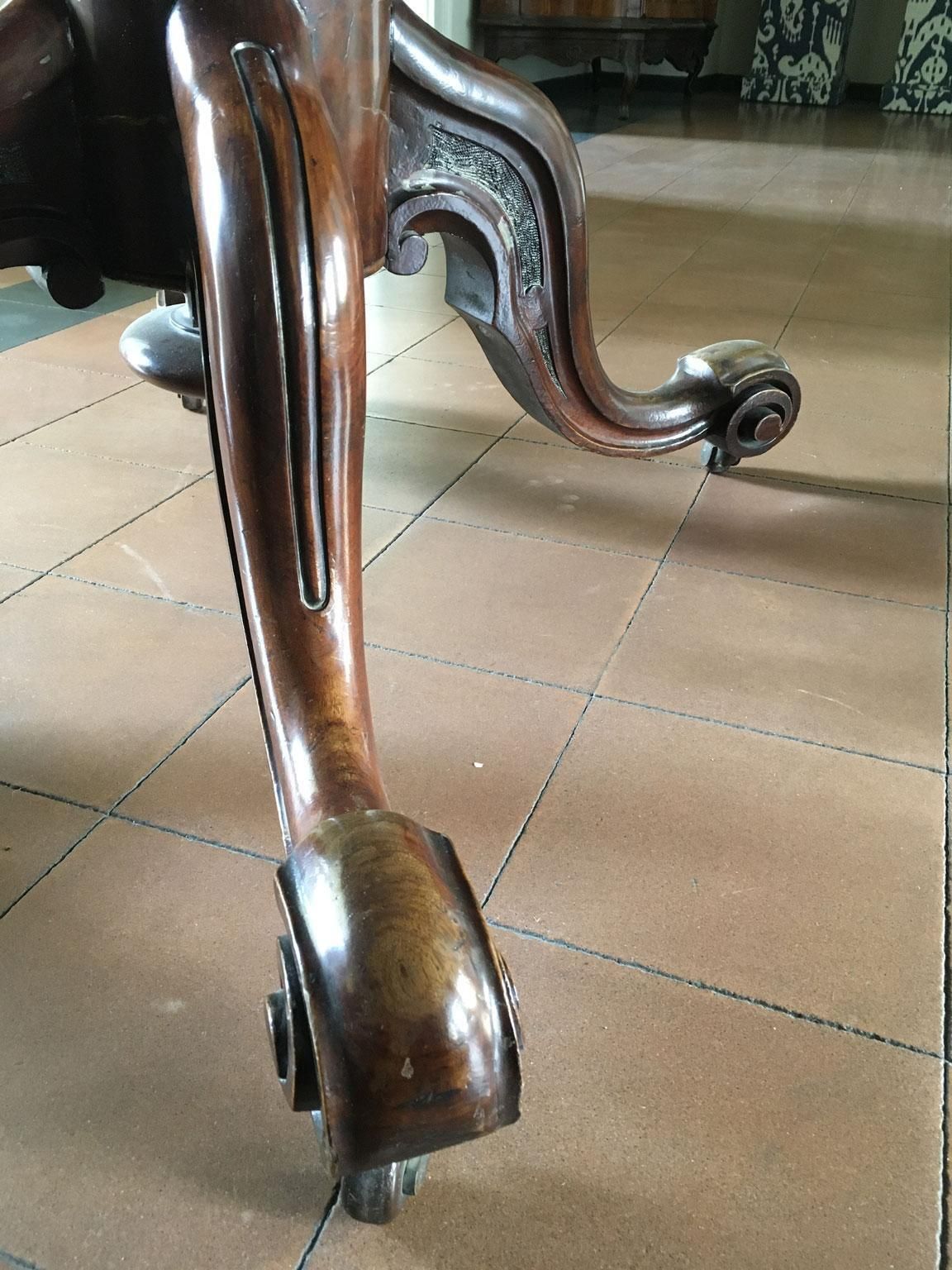 6799.0 London 1850 Post Modern Victoria Design Oval Walnut Tilt Top Table By Filmer photo