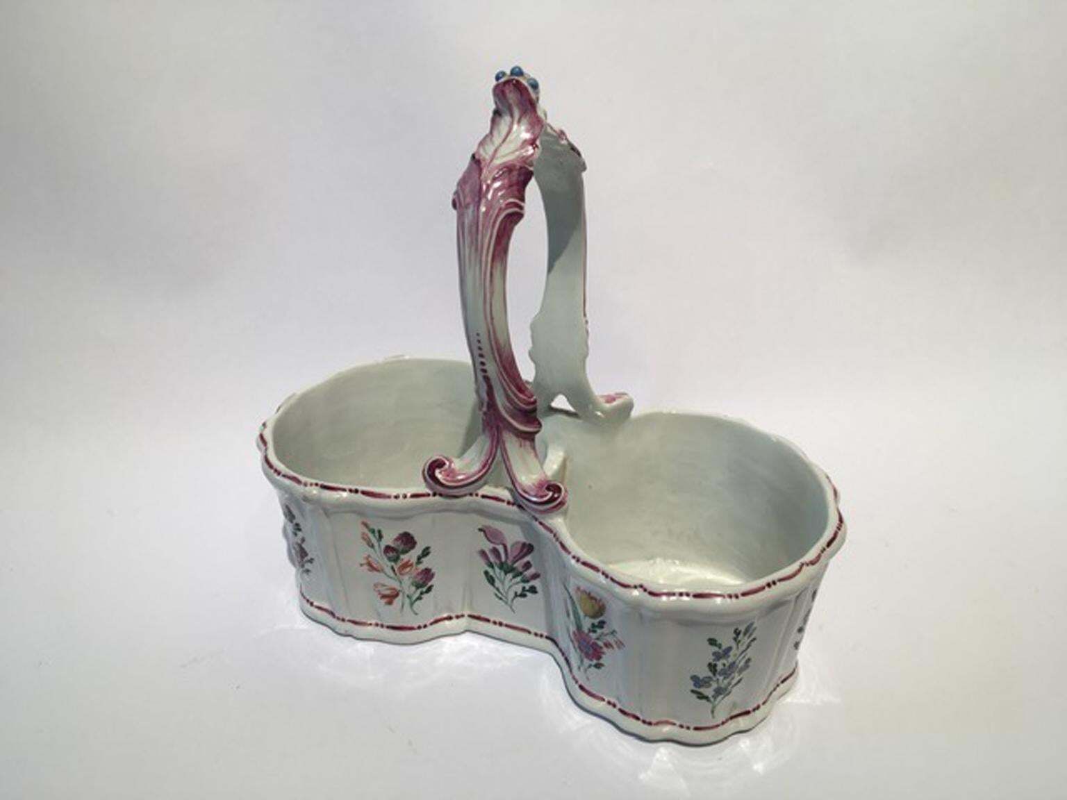 photo vinterior Italy 18th Century Richard Ginori Porcelain Cruet With Floral Drawings