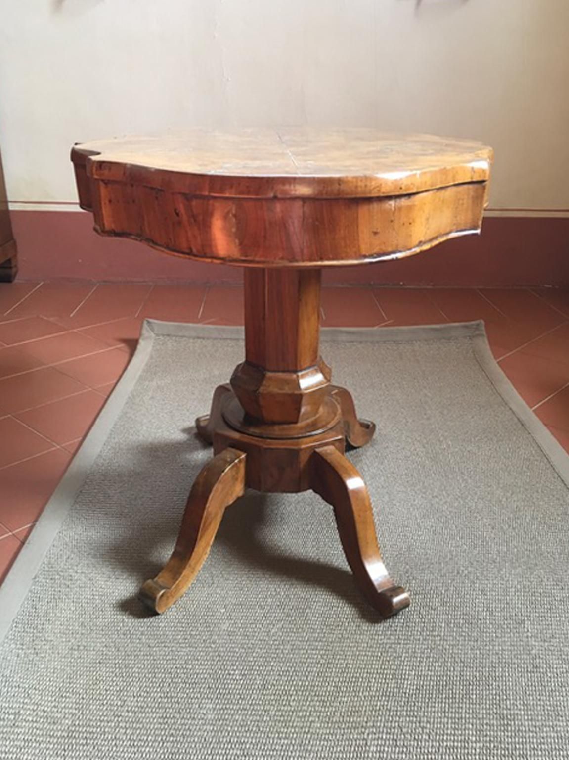 photo vinterior Italy 18th Century Regency Walnut Briar Root Oval Table