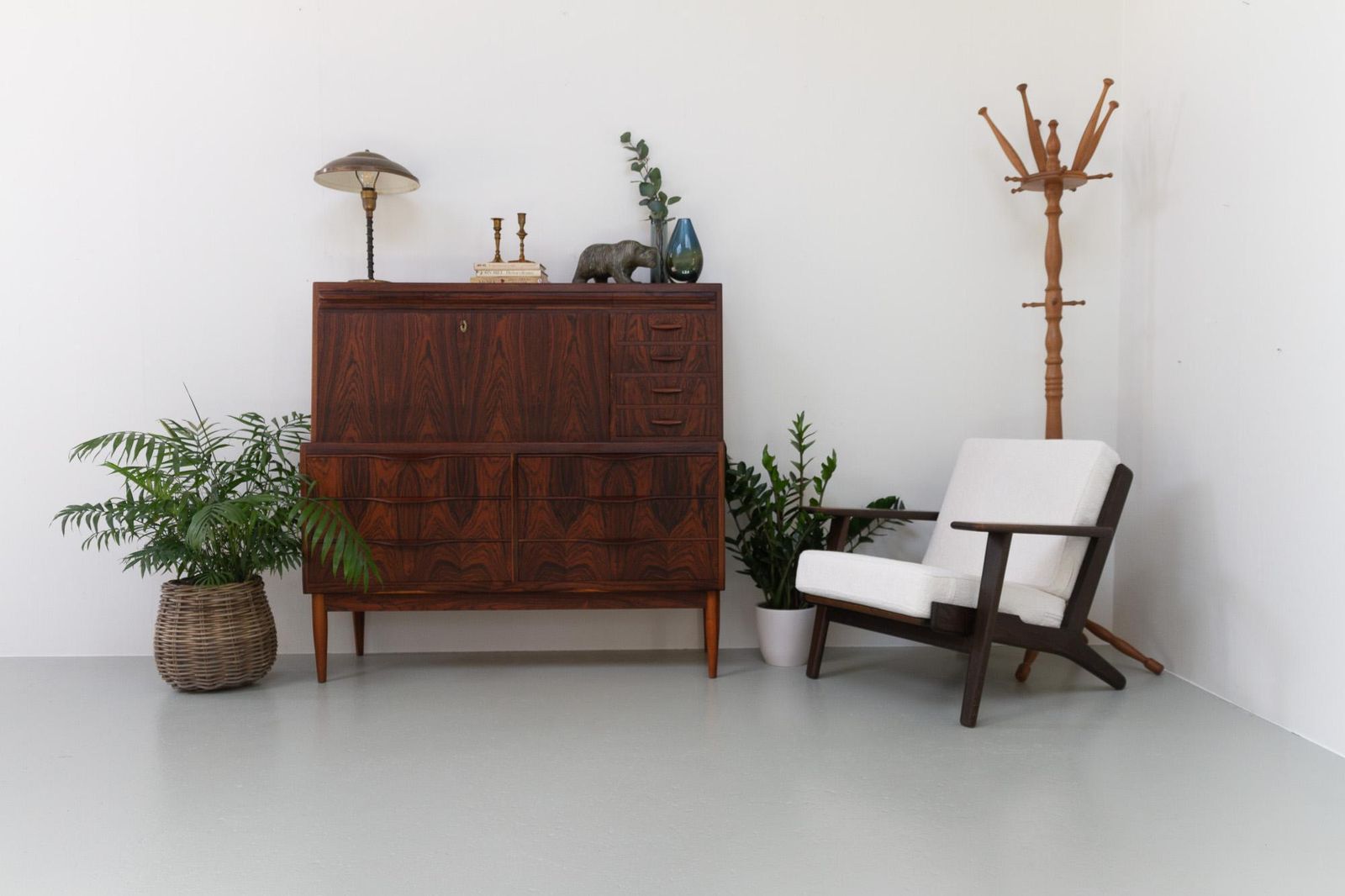 photo vintage Vintage Danish Oak And Bouclé Lounge Chair Ge290 By Hans J. Wegner, 1960s