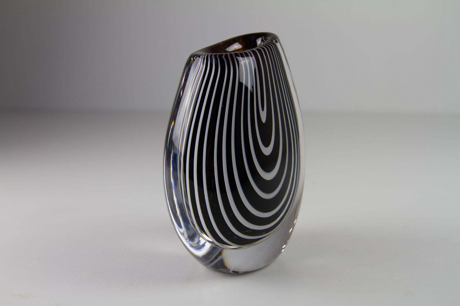 Kosta "Zebra" Glass Vase By Vicke Lindstrand, 1950s. photo 591.0