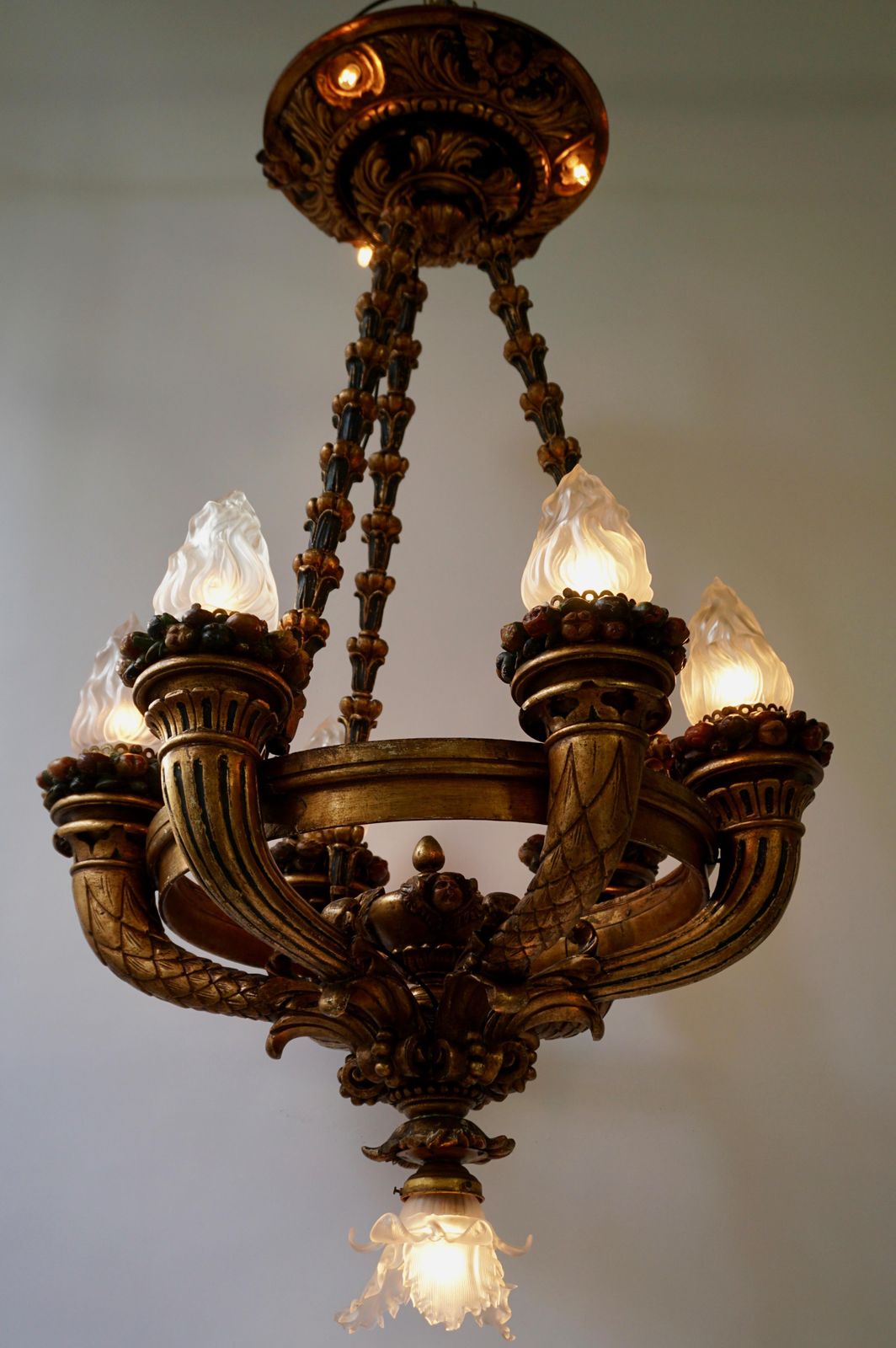 Wonderful Italian Giltwood Cherubs Putti And Painted Fruit Torch Chandelier photo vintage