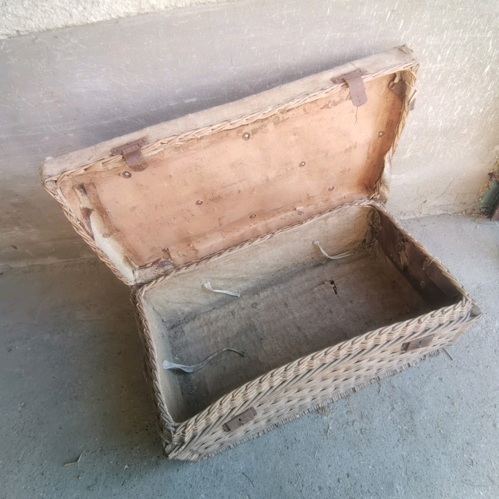 Antique 1880s French Weaved Travel Trunk – Rare Rustic Basket With Hemp Cover photo 145.0