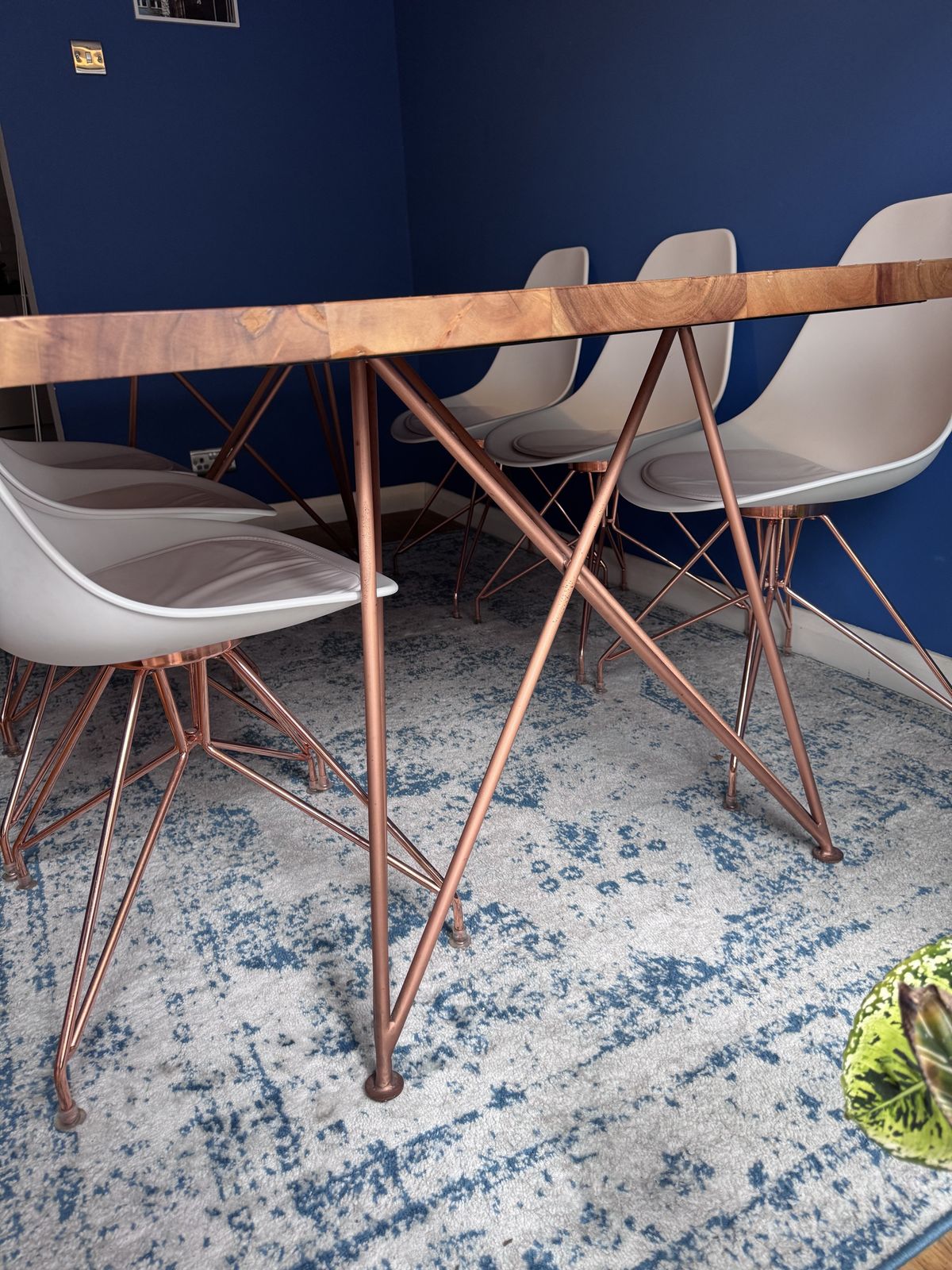 Modern White Molded Plastic Chair With Stylish Rose Gold Metal Legs photo Furniture