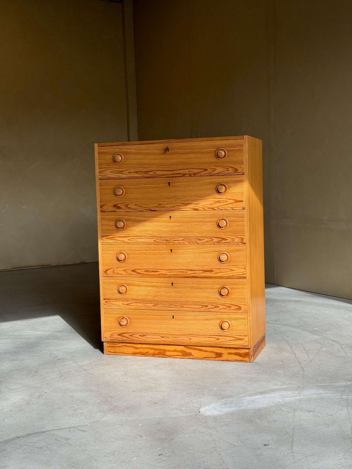 Grenenhouten Ladekast photo furniture