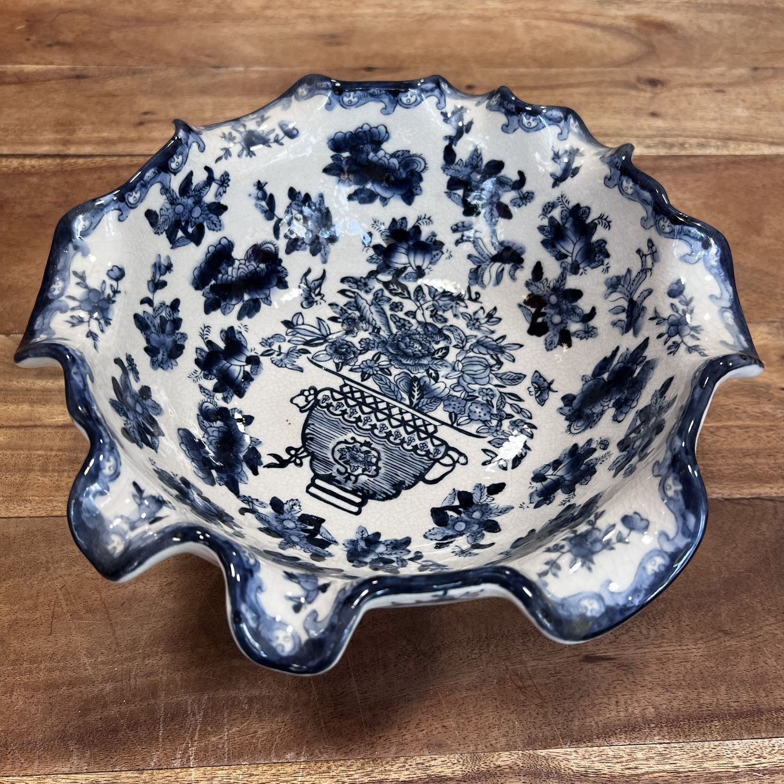 photo vinterior Antique 1920s Chinese Porcelain Fruit Bowl With Ruffle Lip & Crackle Glaze
