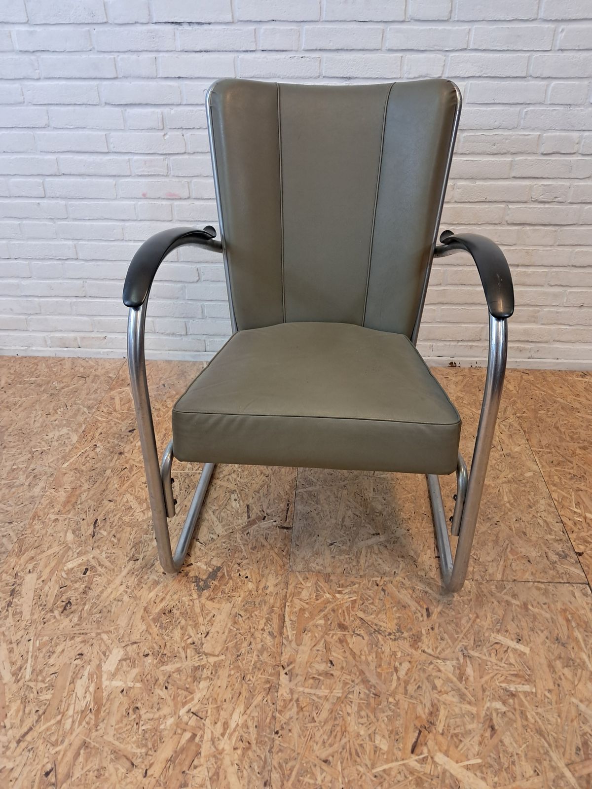 photo furniture Gispen 412 Lounge Chair, 1950s