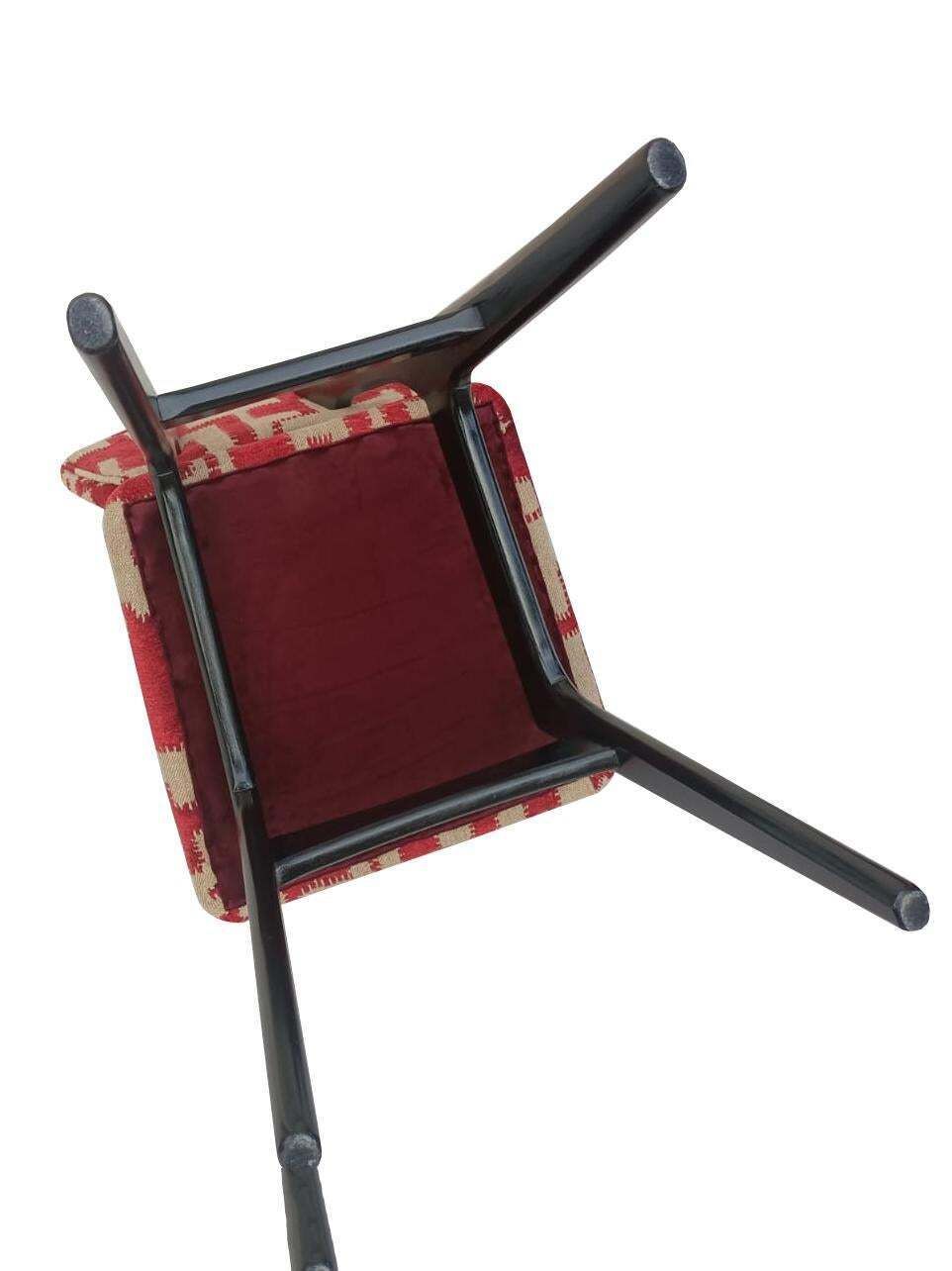photo furniture Acht Mid Century Vlinterstoelen, Beige Rood Jacquard, Zwart Hout, Europa Ca. Jaren 1960
