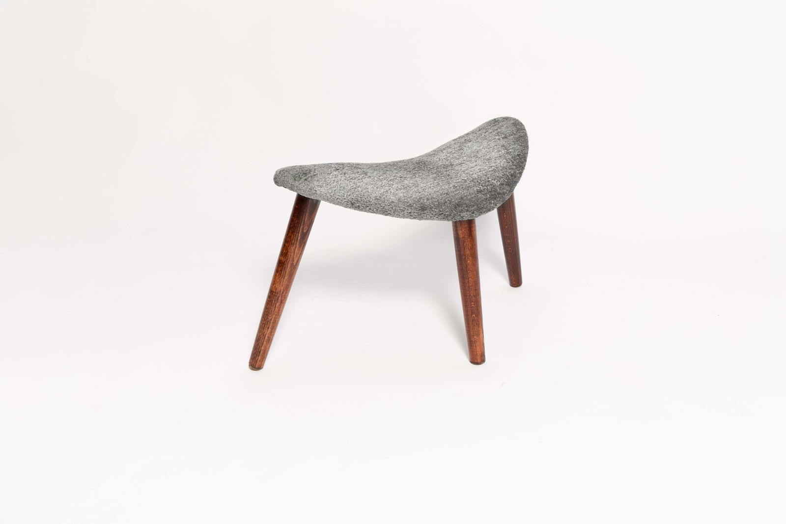 Mini Heart Stool, Gray Velvet, Dark Wood, Europe photo 128.0