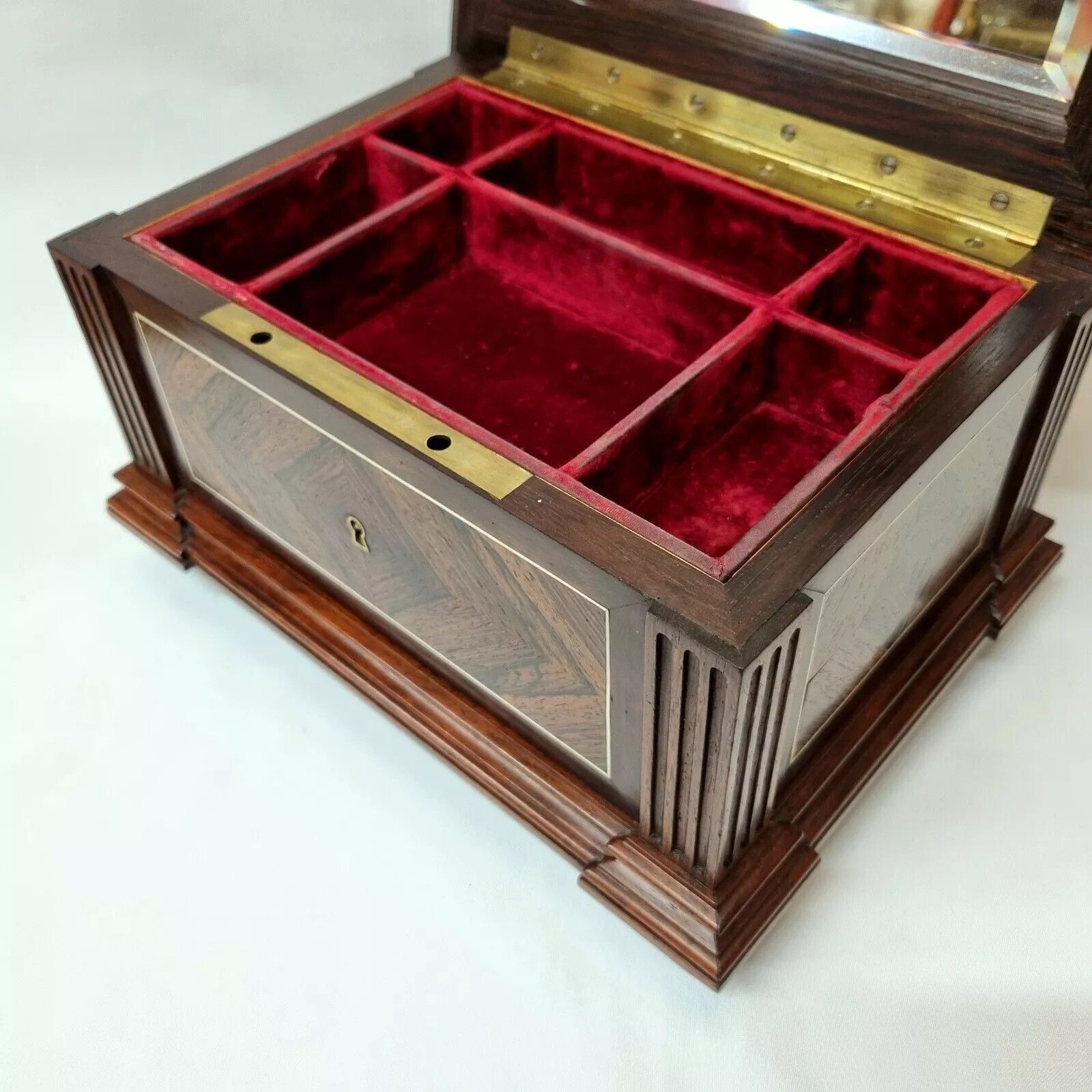 A Beautiful Antique Rosewood Jewellery / Trinket Box Of Exceptional Quality In Lovely Original Condition With Key. photo vinterior
