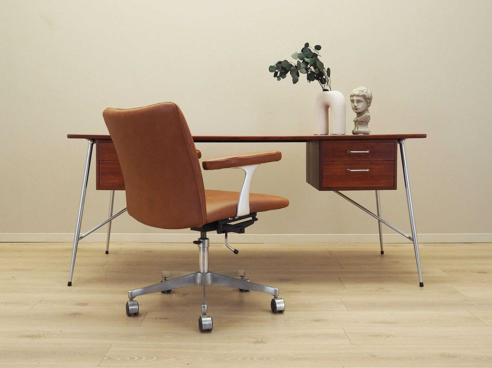 Teak Desk, Danish Design, 1960s, Designer: Børge Mogensen, Manufacturer: Søborg Møbler photo furniture