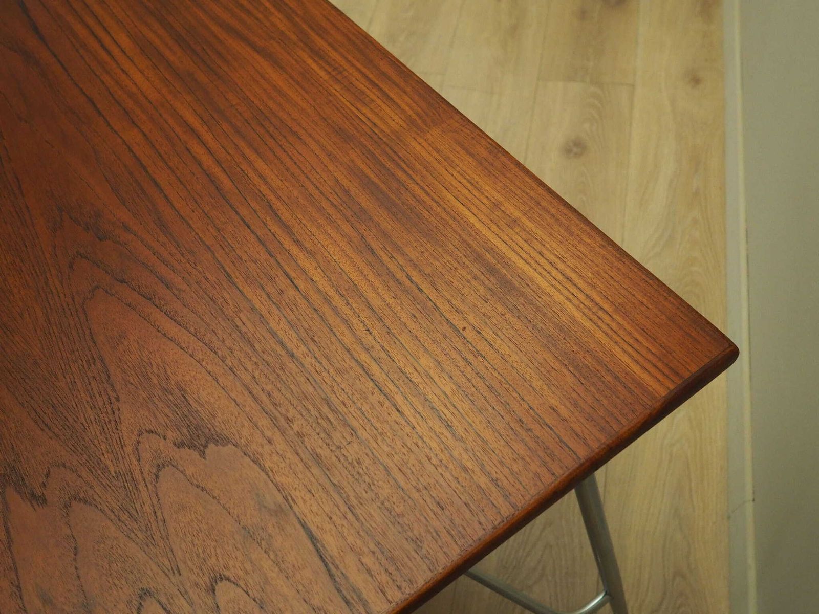photo vintage Teakhouten Bureau, Deens Design, Ca. Jaren 1960, Ontwerper: Børge Mogensen, Fabrikant: Søborg Møbler