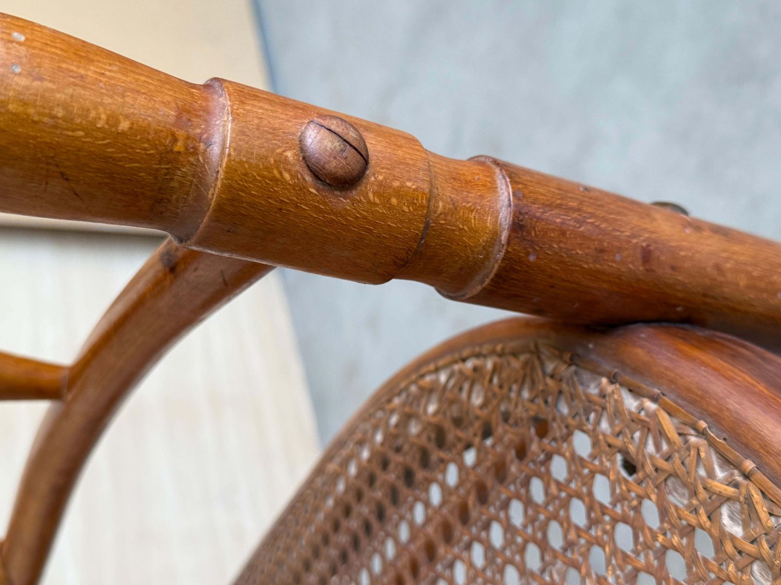 photo for sale Canapé en bois courbé de style Thonet, siège canné, vers 1925