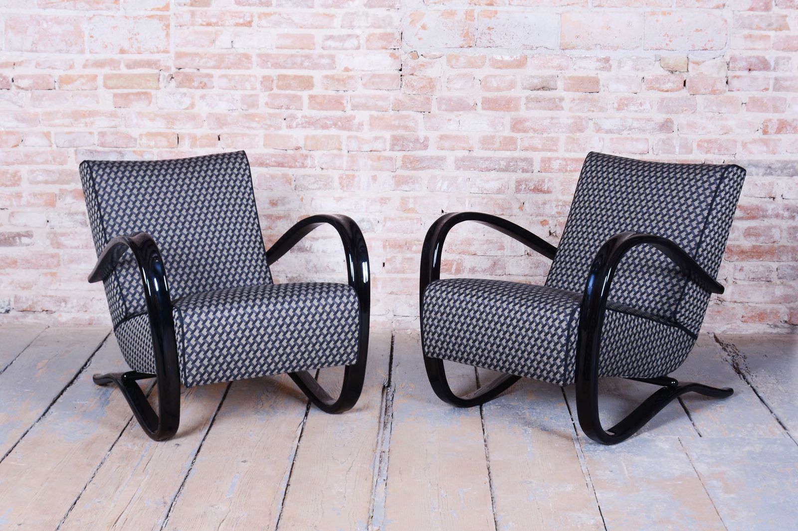 Pair Of Restored Art Deco Armchairs, By J. Halabala, Up Zavody, Czech, 1930s photo vinterior