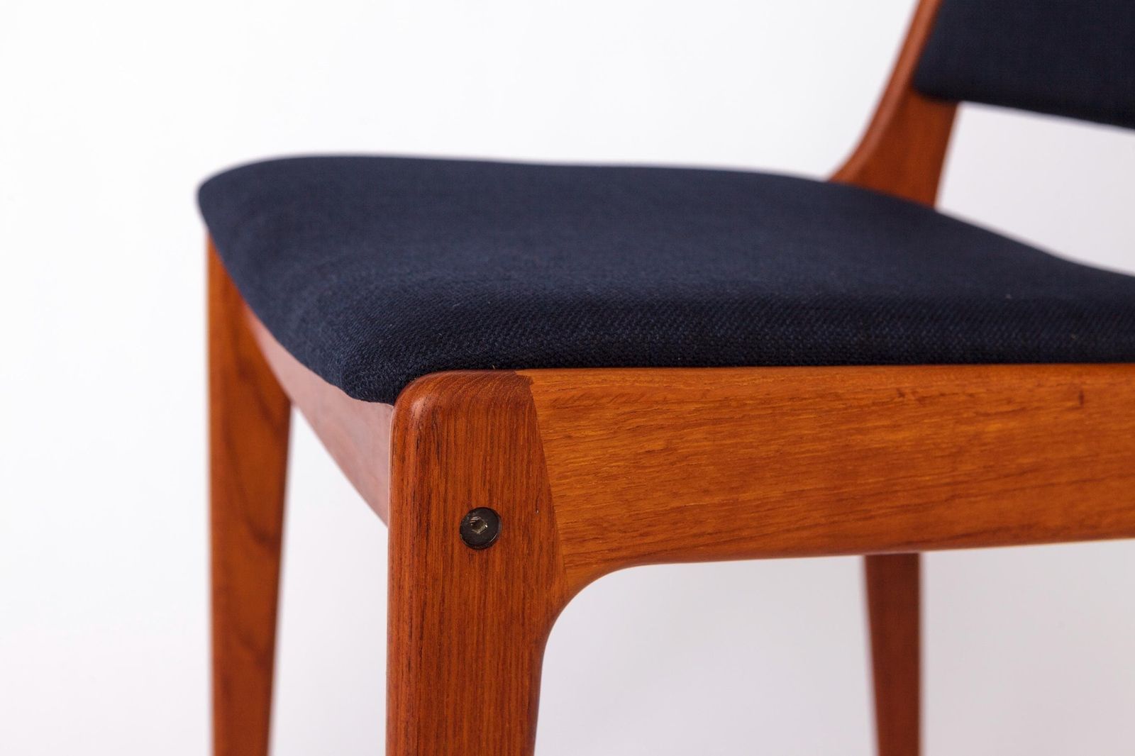Set Of 5 Johannes Andersen Dining Chairs | Danish Teak Mid Century Design | 1960s Vintage Elegance photo buy