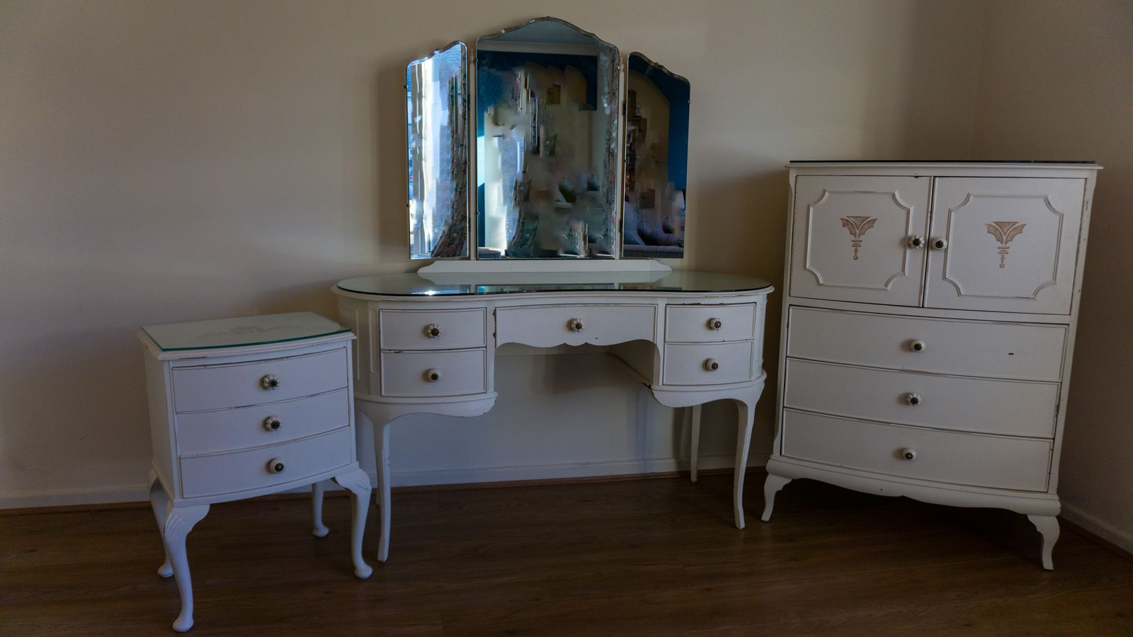 Ivory 3 Piece Bespoke Hand Painted Bedroom Set (French Louis)