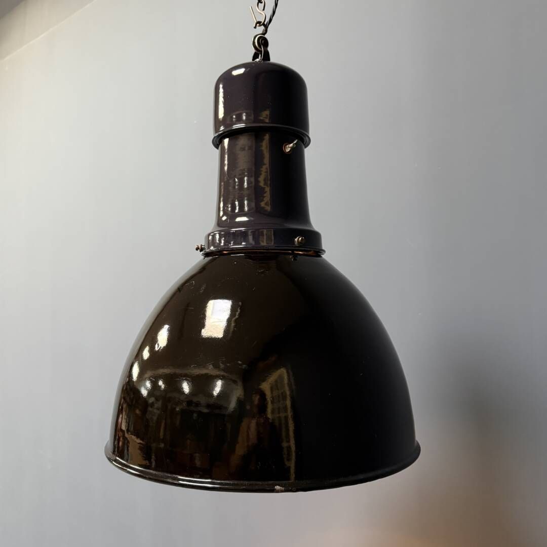 Grote Zwarte Emaille Bauhaus Fabriekslamp photo vinterior
