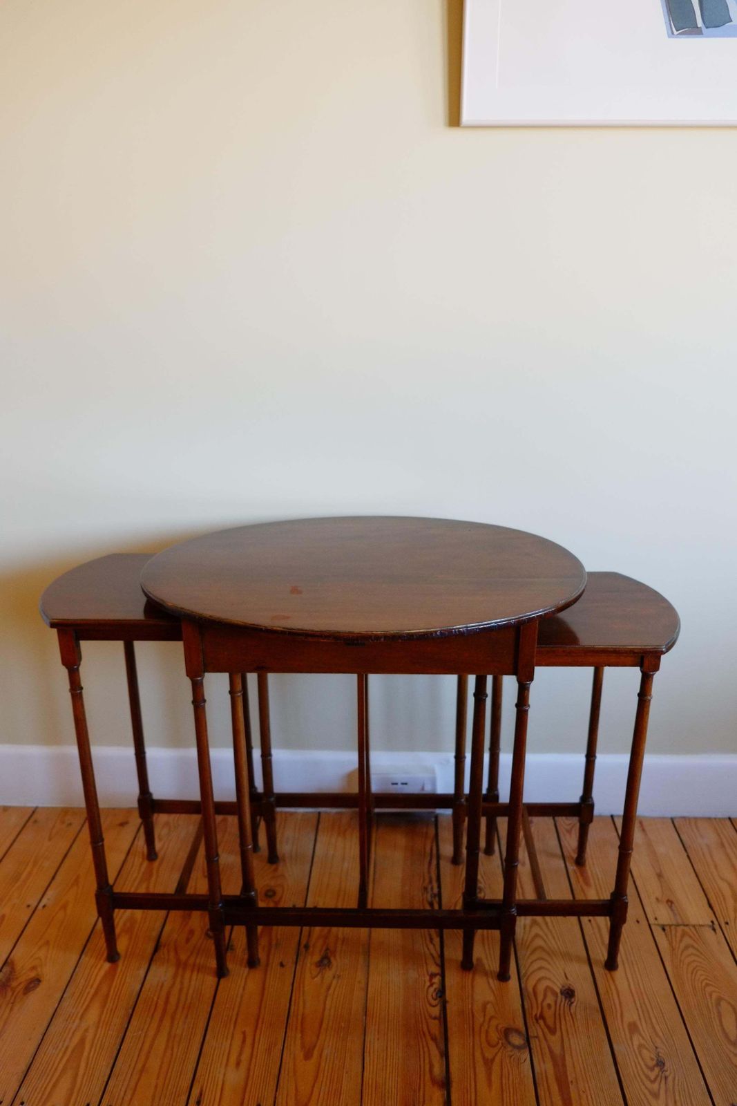 photo buy A Tall Set Of 3 Antique Mahogany Oval Nesting Tables. England C.1900