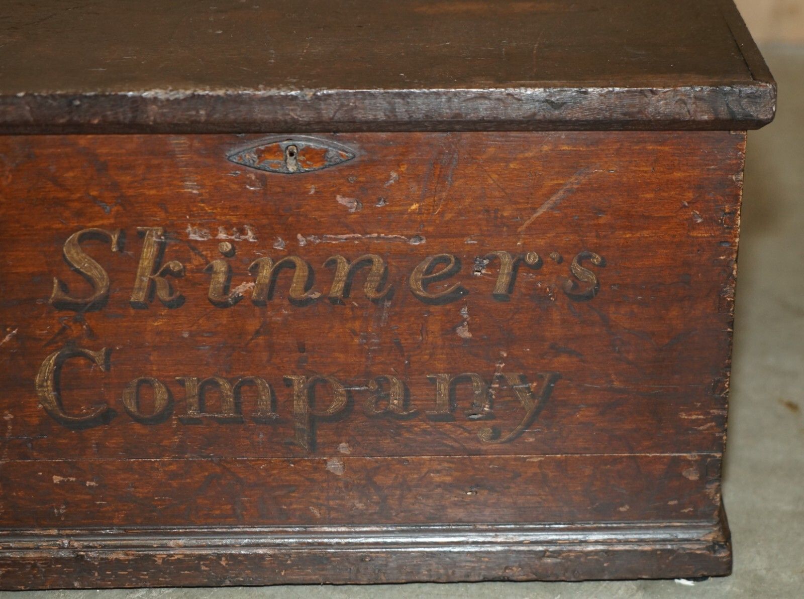 Antique Victorian Worshipful Company Of Skinners Campaign Chest Part Of A Suite photo vinterior