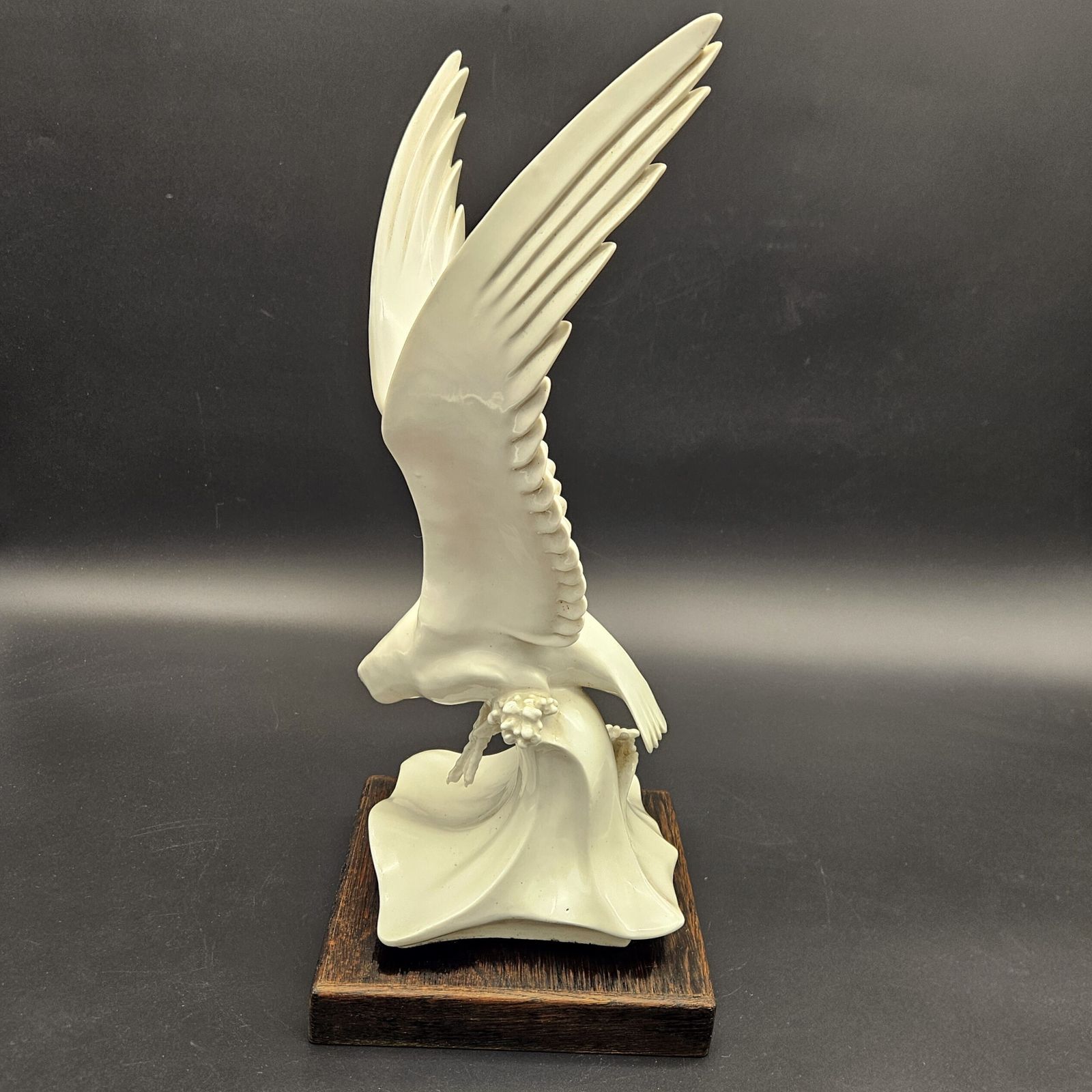 Porcelain Figurine Seagull On Wave By Max Esser For Meissen. 1937 photo vinterior