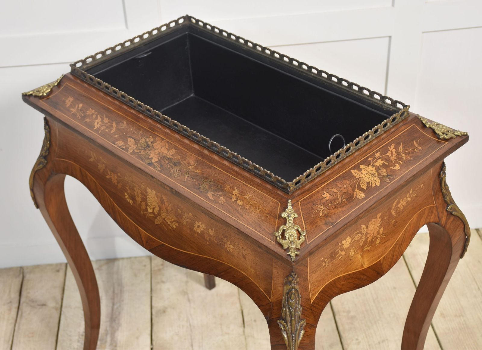 19th Century Mahogany Inlaid Jardinere Planter photo vinterior