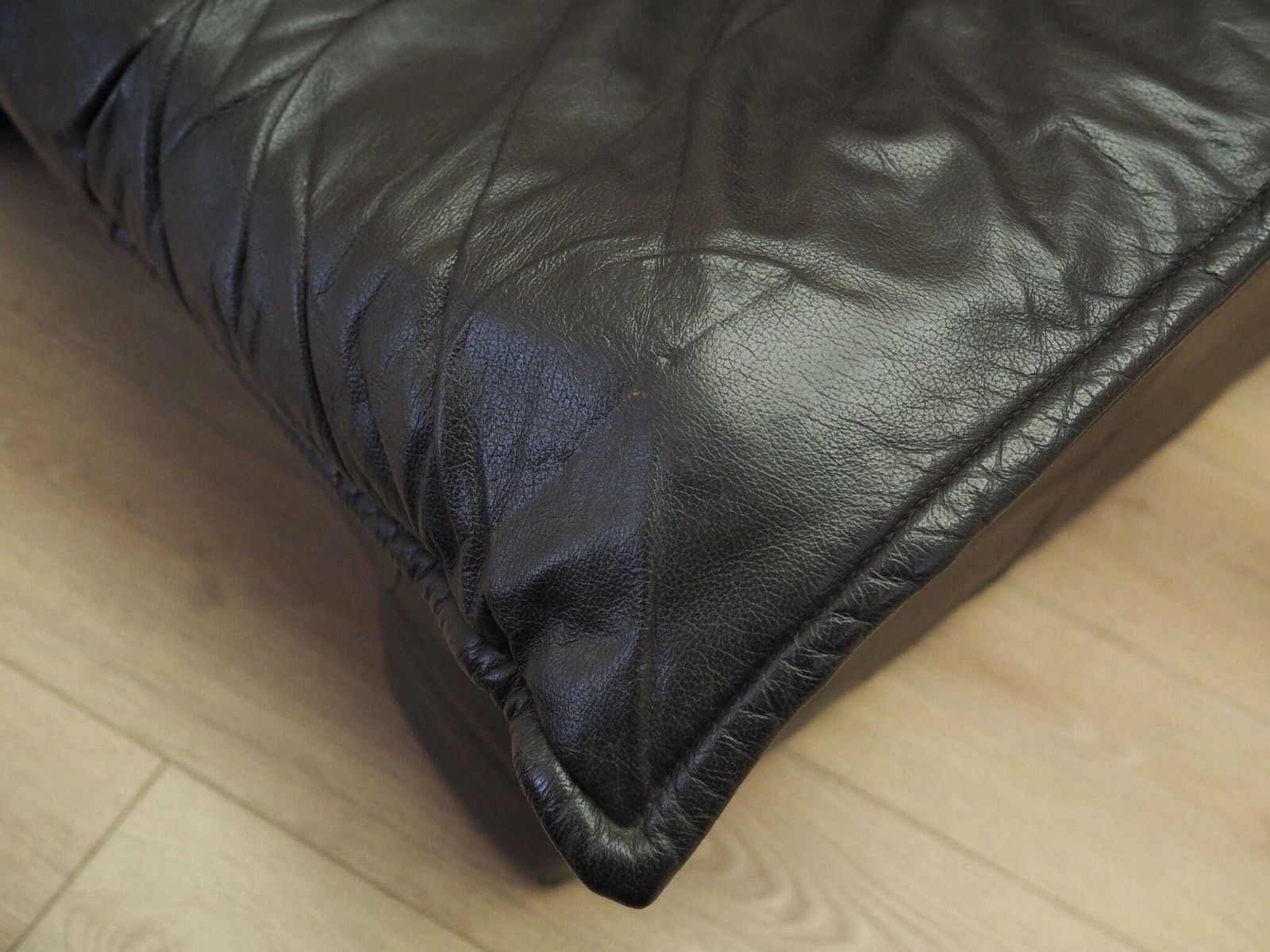 photo buy Leather Armchair, Italian Design, 1960s, Production: Italy