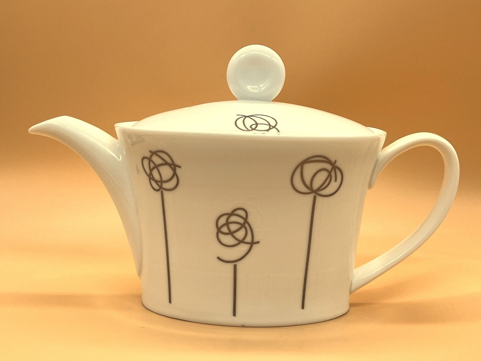 Royal Doulton China Flirtation Design 2 Pint Capacity Tea Pot.